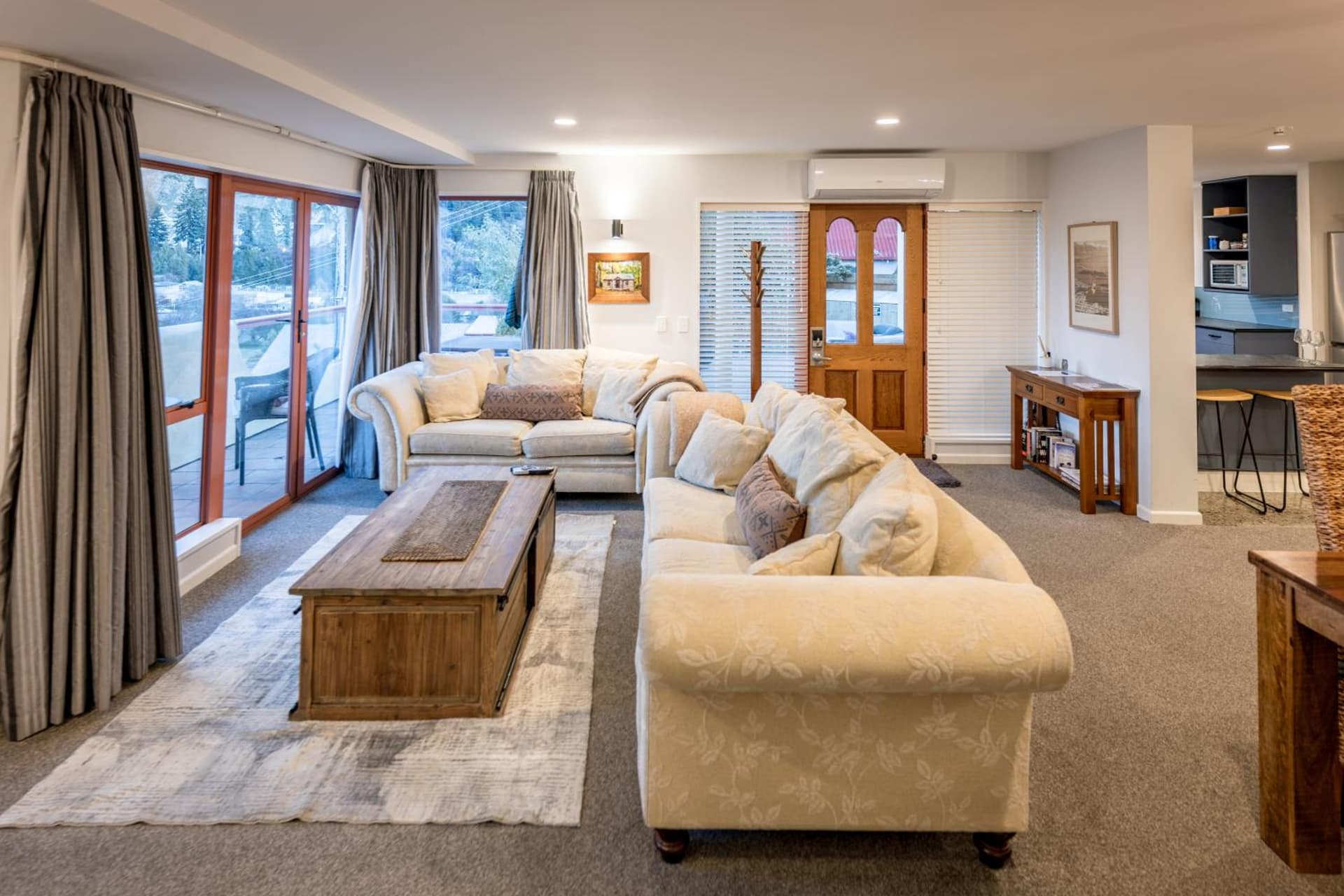 Magnificent Apartment with Great Views!