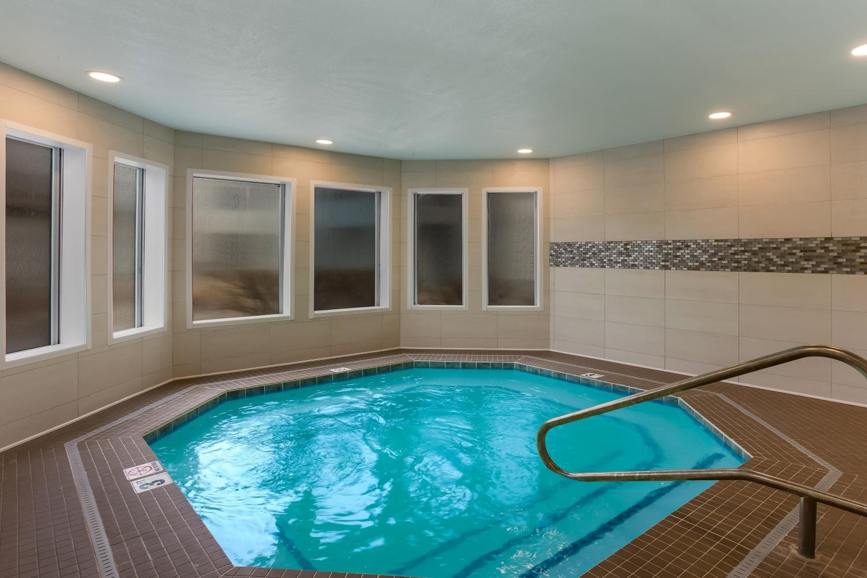 Orangewood Inn & Suites Kansas City Airport