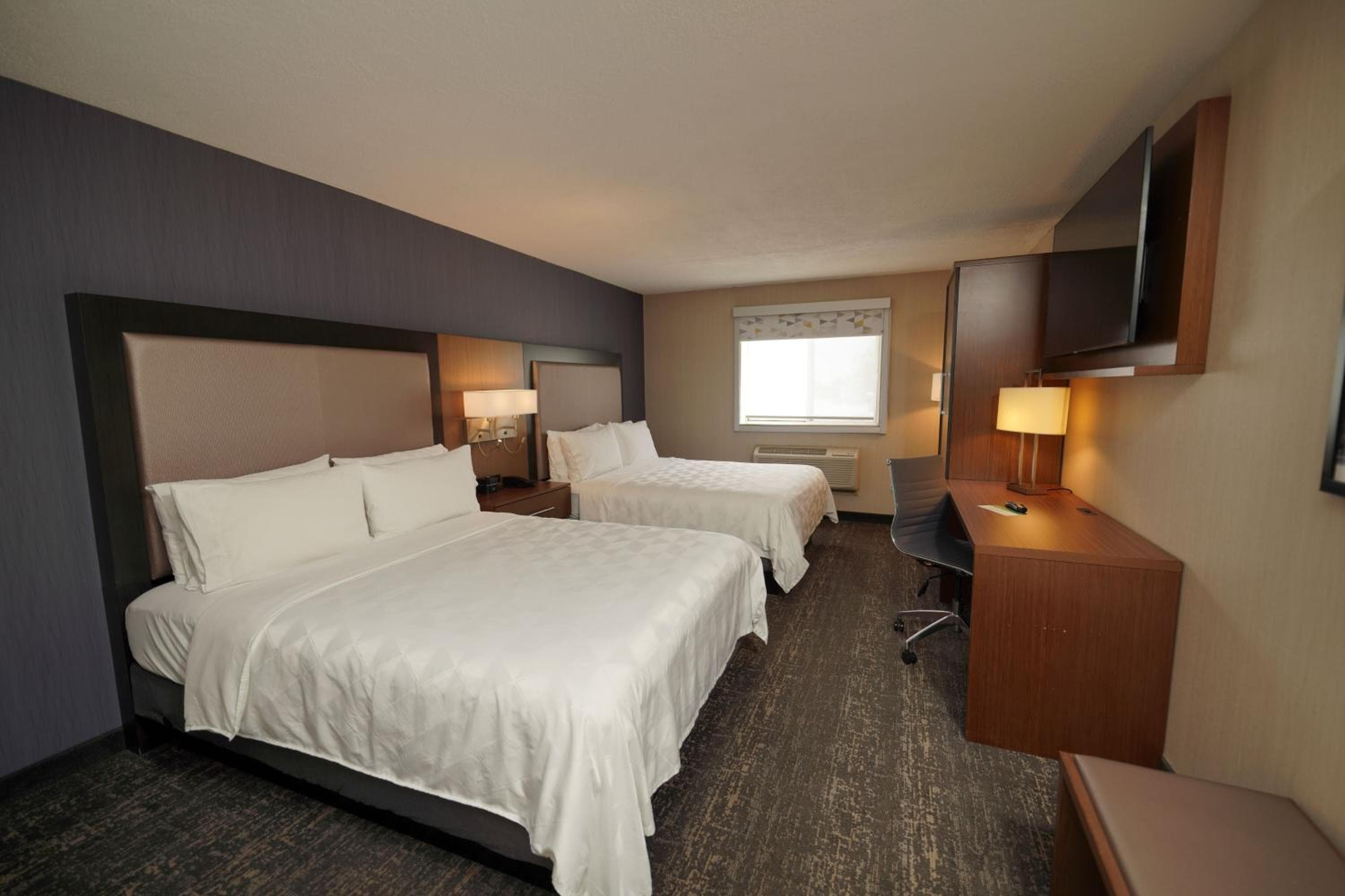 Holiday Inn & Suites Chicago-Carol Stream Wheaton by IHG
