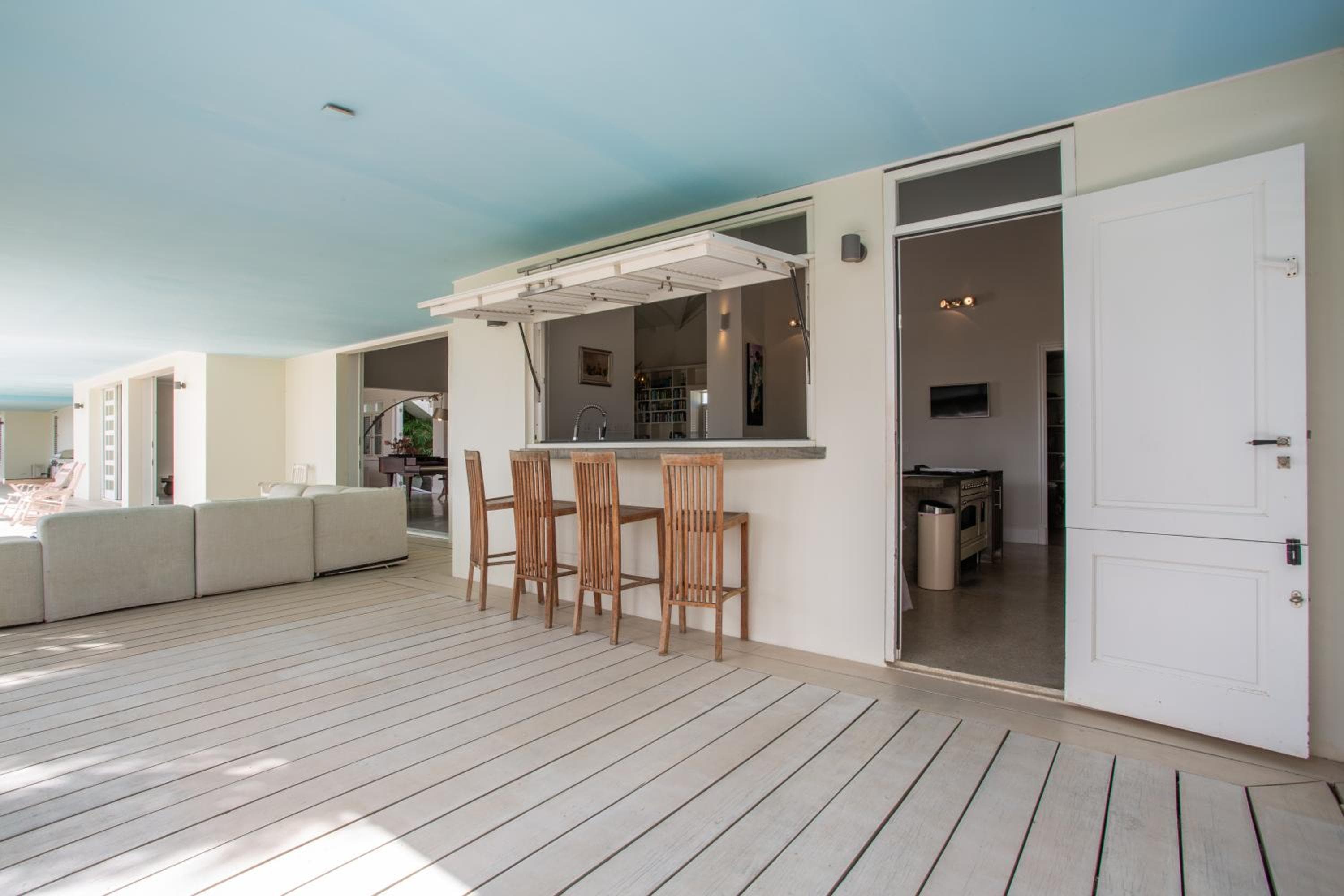 A Beautiful Villa Curacao with large pool and tropical garden