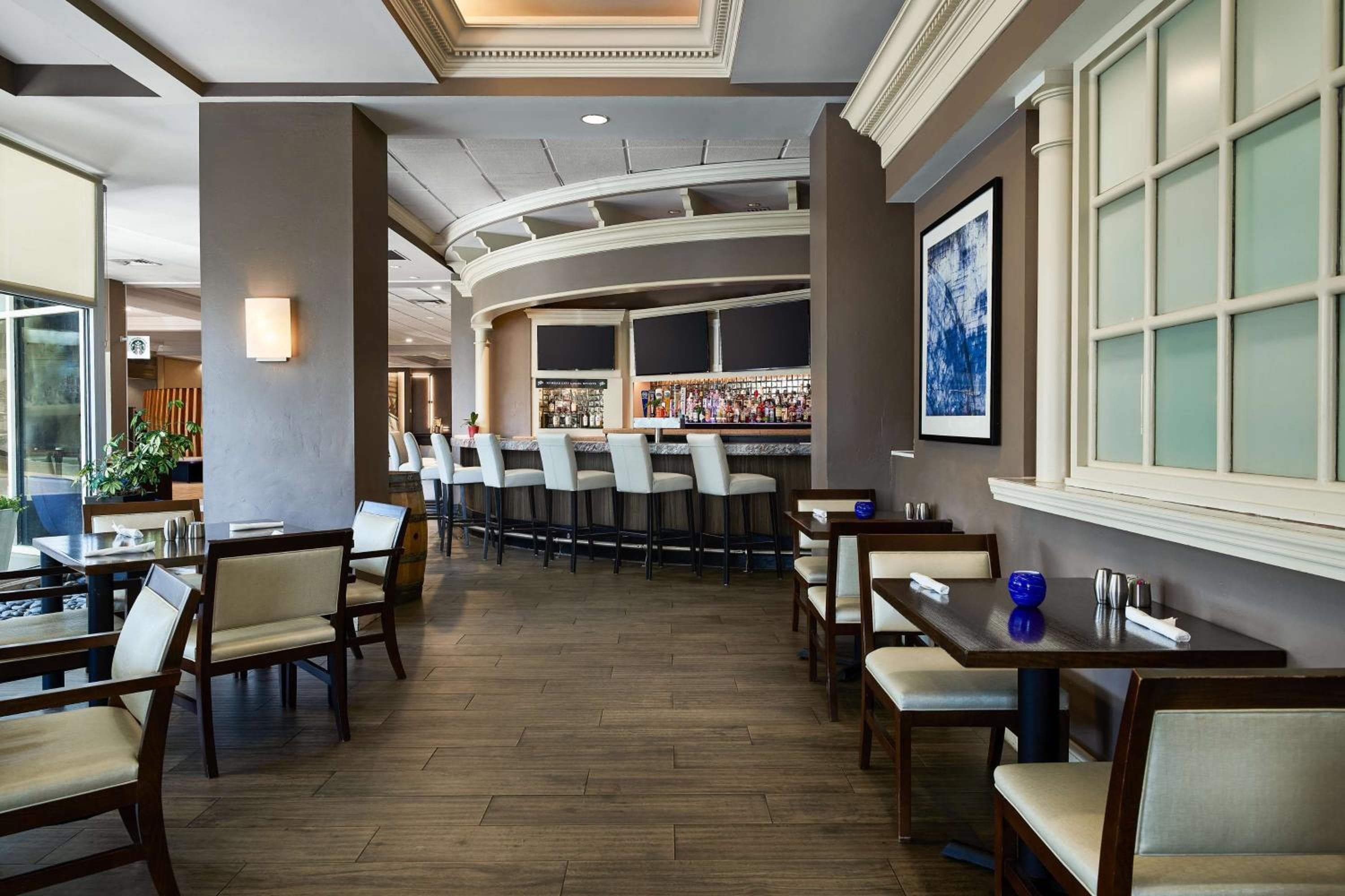 Hilton Kansas City Country Club Plaza