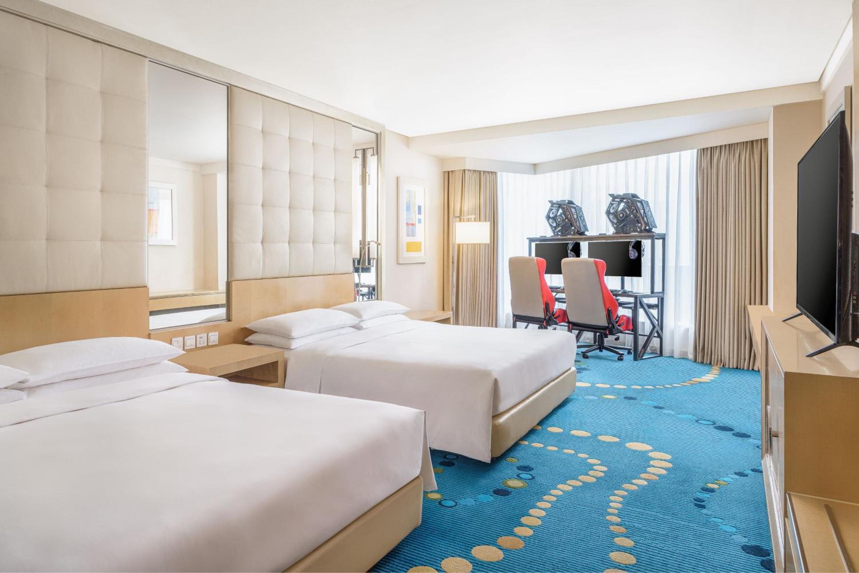 Renaissance Shanghai Yu Garden Hotel
