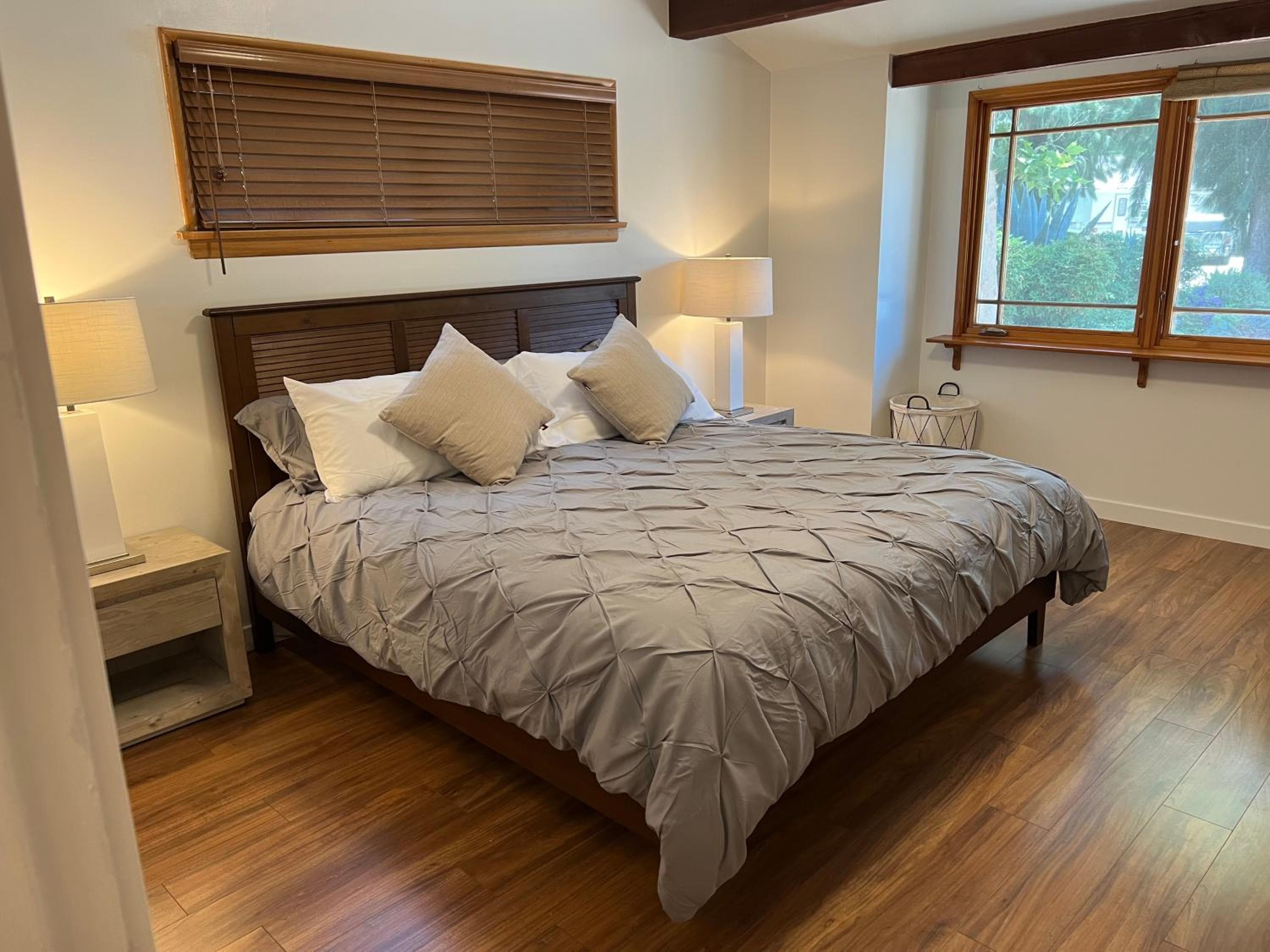 Villa La Reforma - Newly Designed 4BR HOUSE & POOL in Los Angeles by Topanga