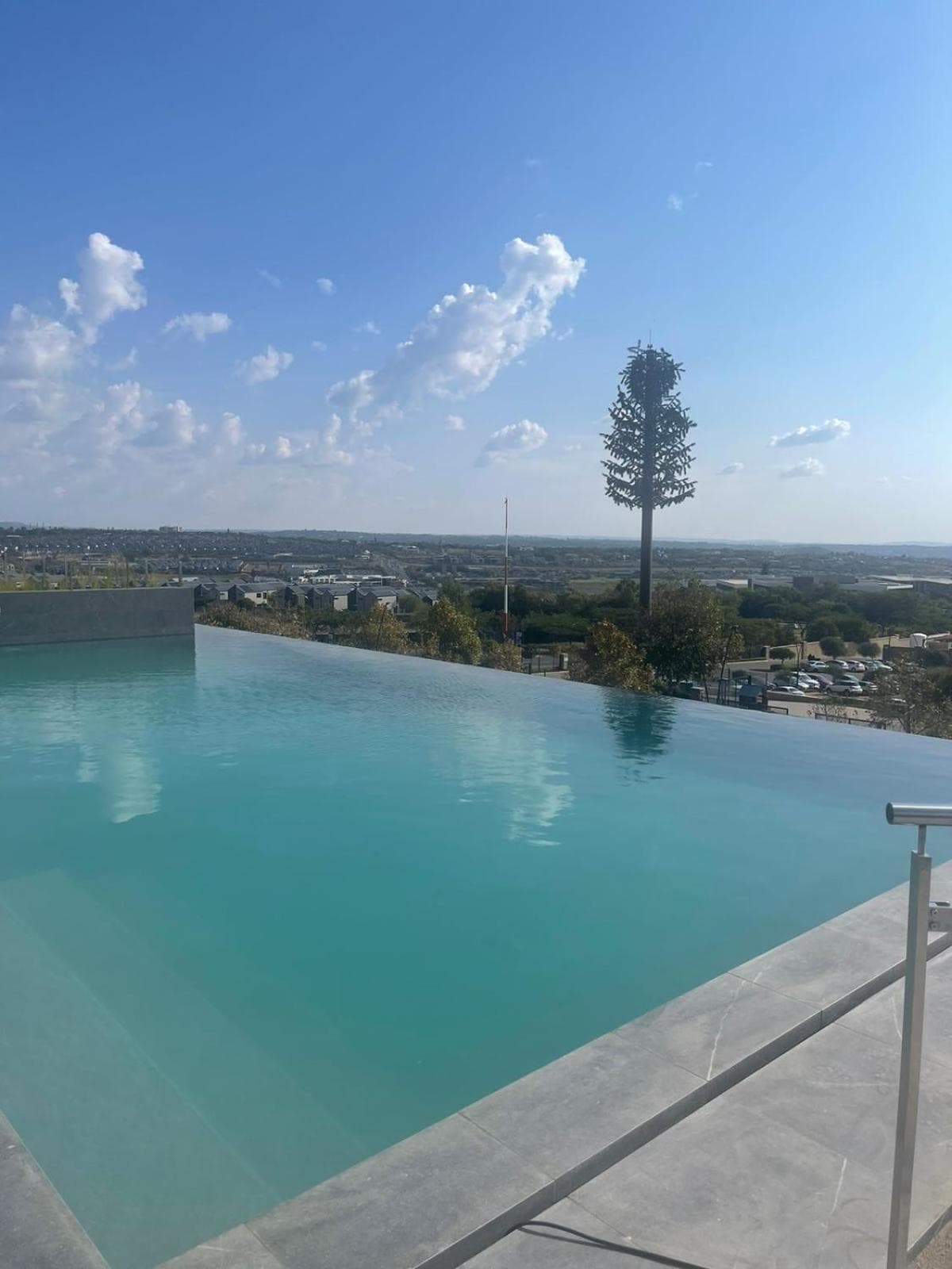 Modern 1 Bedroom Executive Apartment in Waterfall