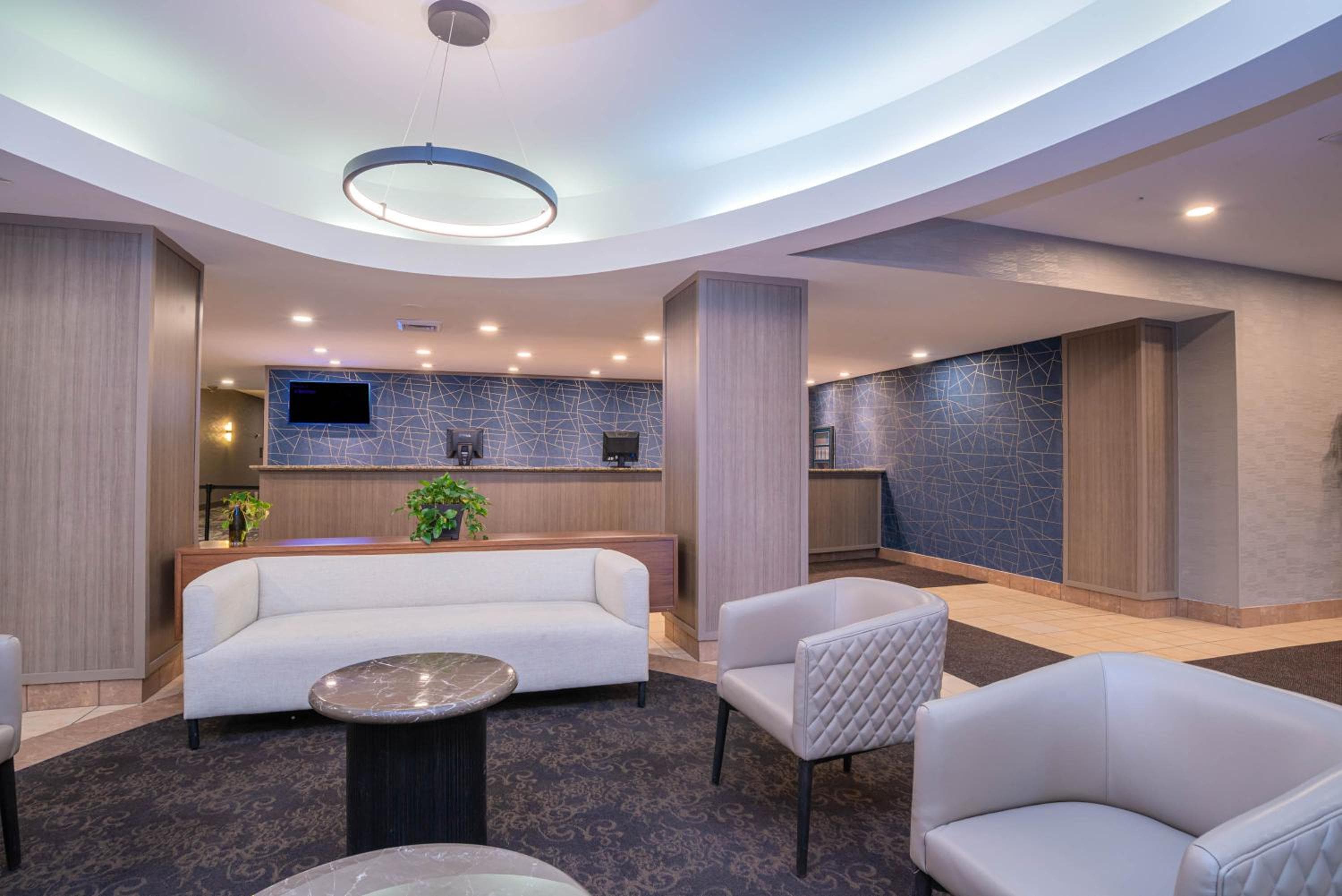 Sandman Hotel Montreal - Longueuil