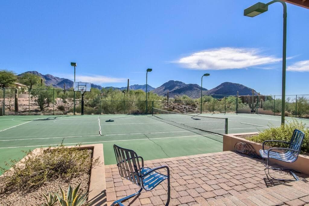 Private Luxury Estate on 5 acres