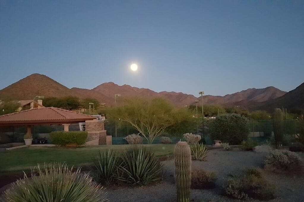 Private Luxury Estate on 5 acres