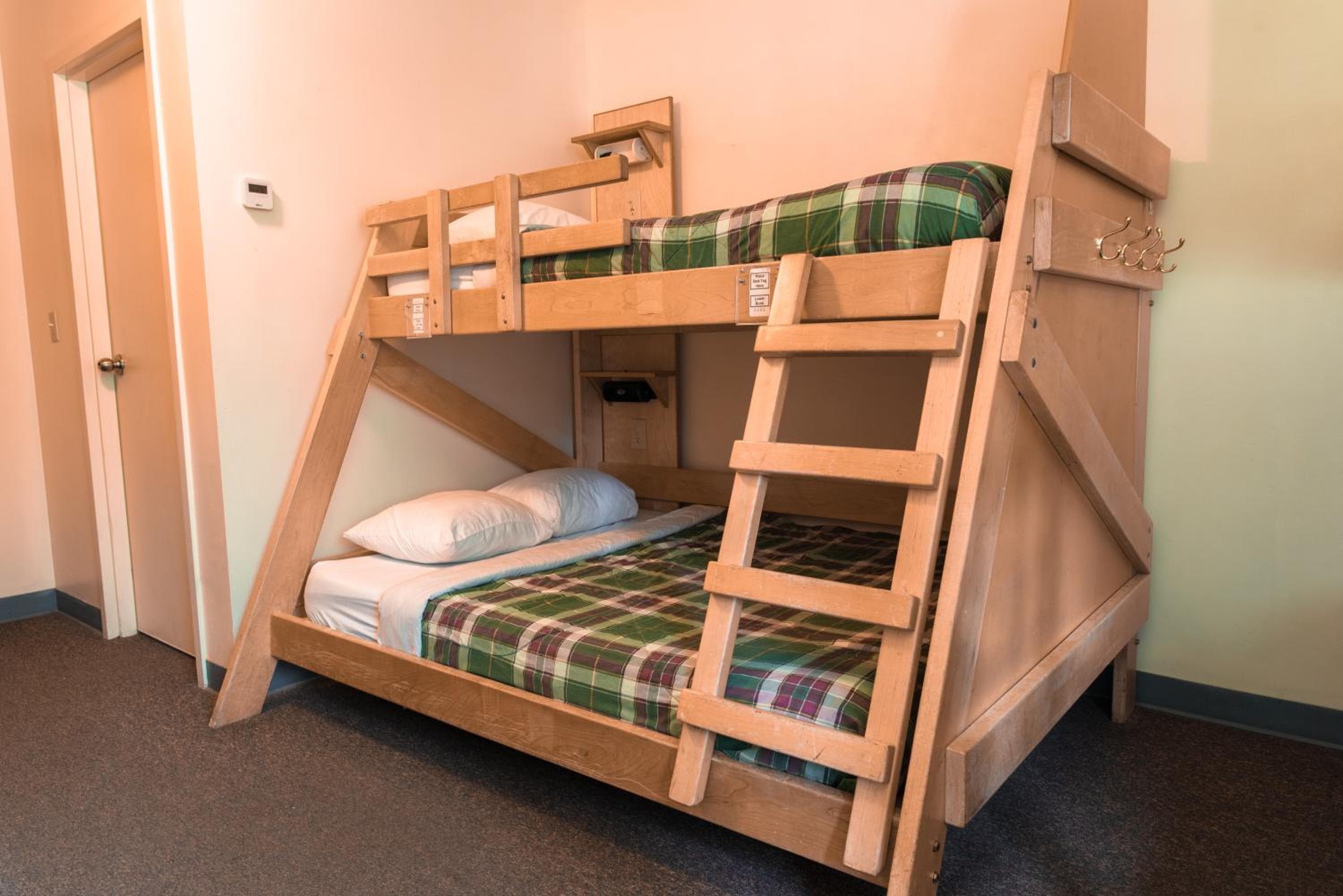 HI Banff Alpine Centre - Hostel