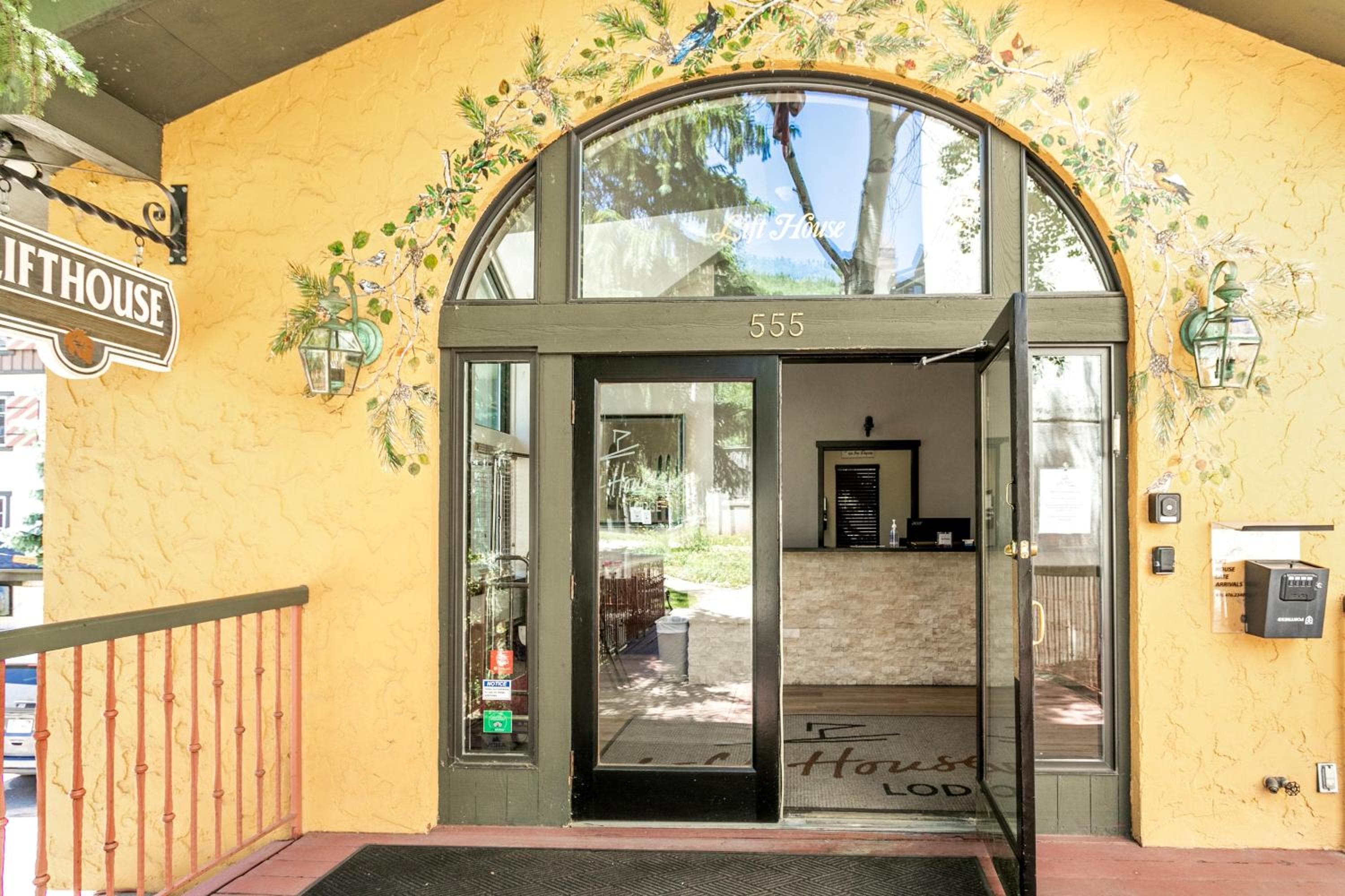 Lift House Lodge, Pet Friendly Studio Condo