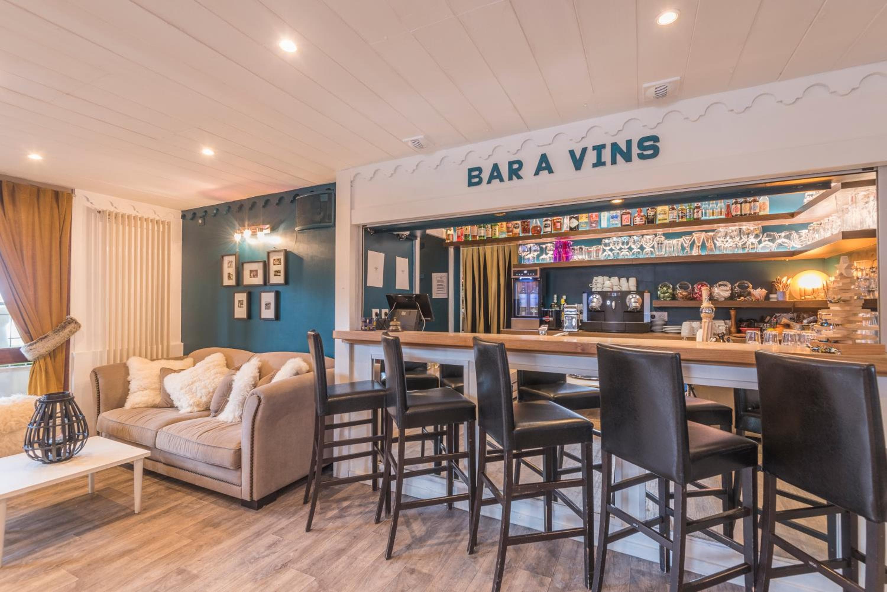 bar