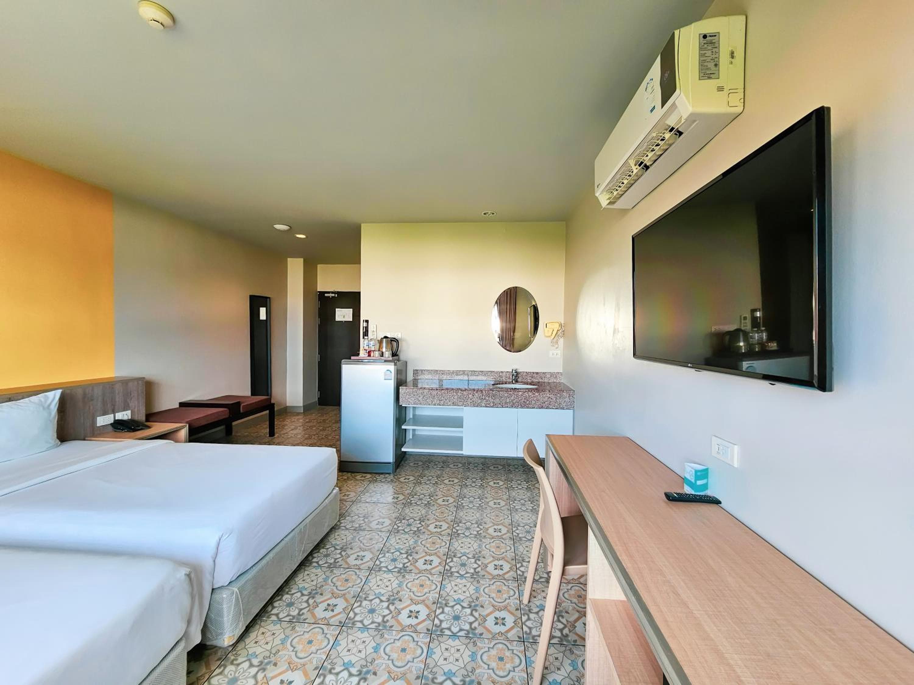 Recenta Suite Phuket Suanluang