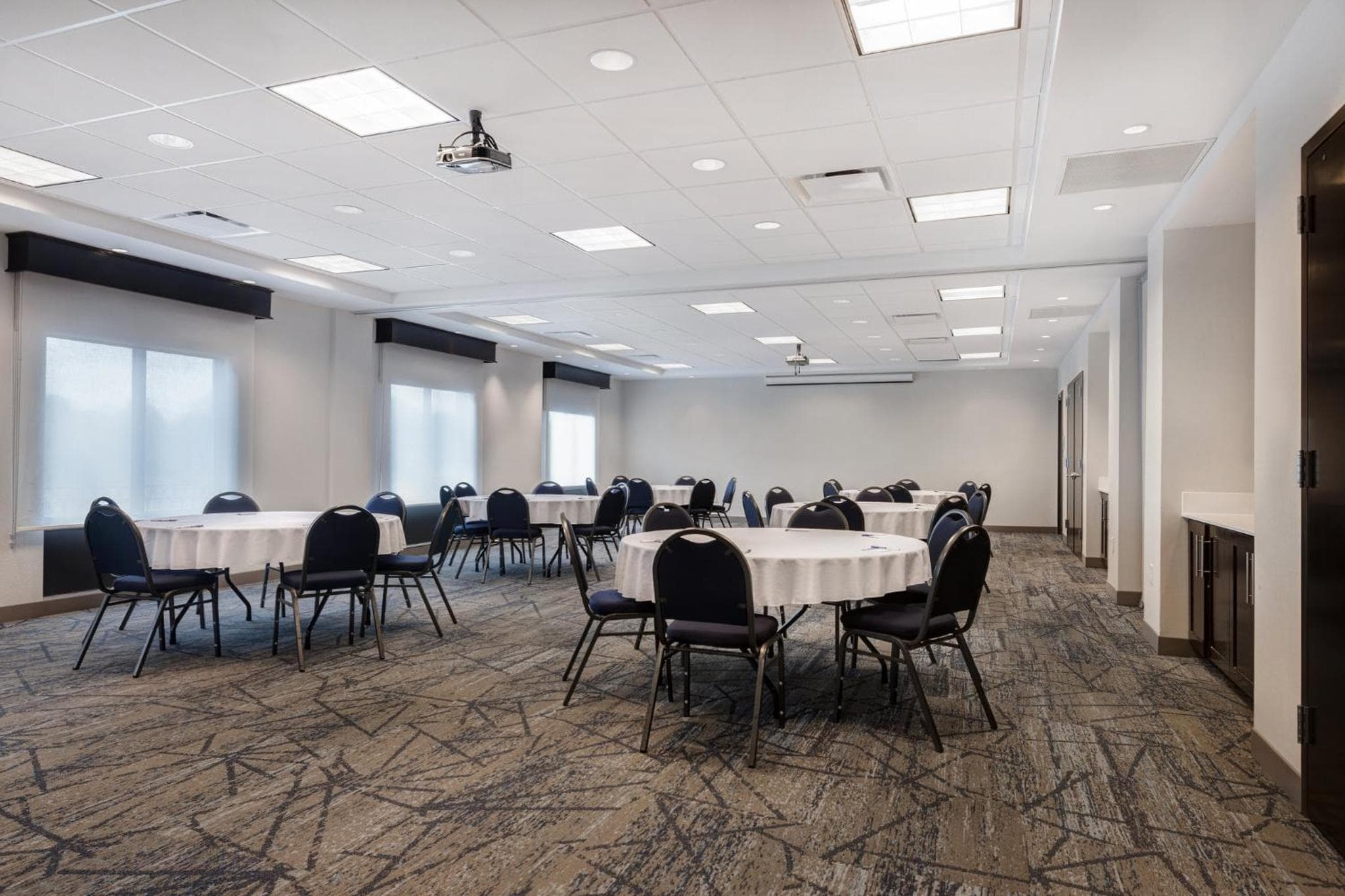 Holiday Inn Express & Suites - Kansas City KU Medical Center by IHG