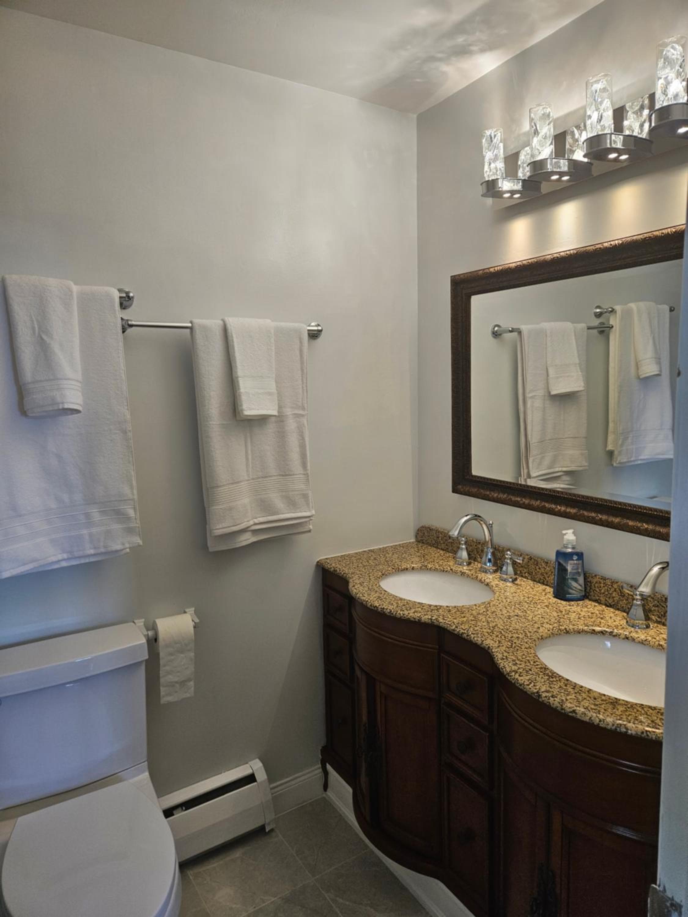 Sunflower Guest Suites