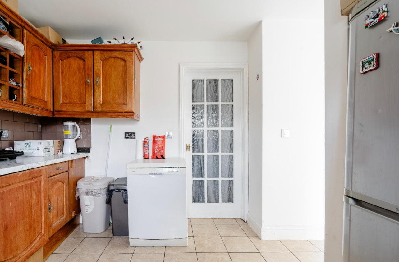 Heathrow Garden Lodge - Free Parking - Netflix - Prime - Coffee - WiFi