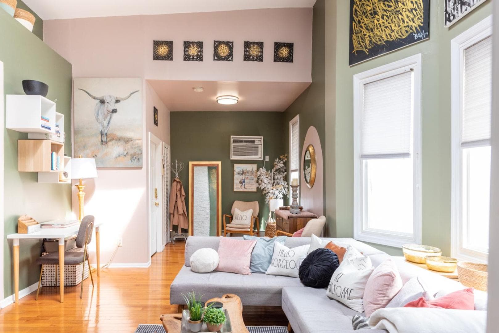 Artistic Loft Near NYC's Buzz - Photo-Ready Stay