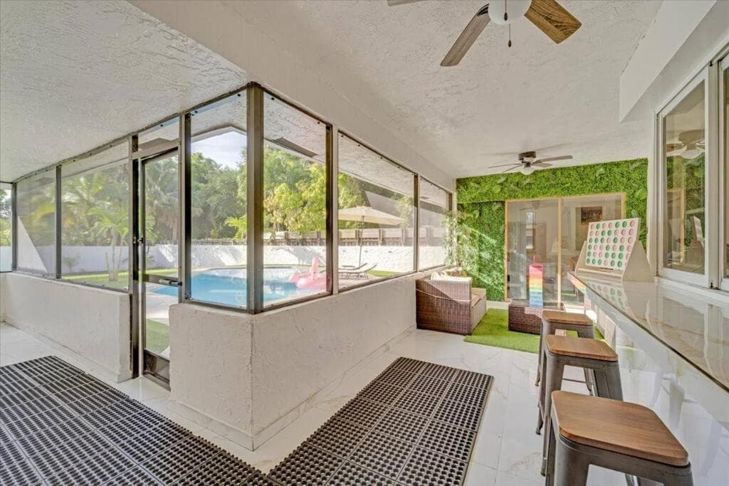 Game & Chill Manor - Arcade - Pool - Pool table