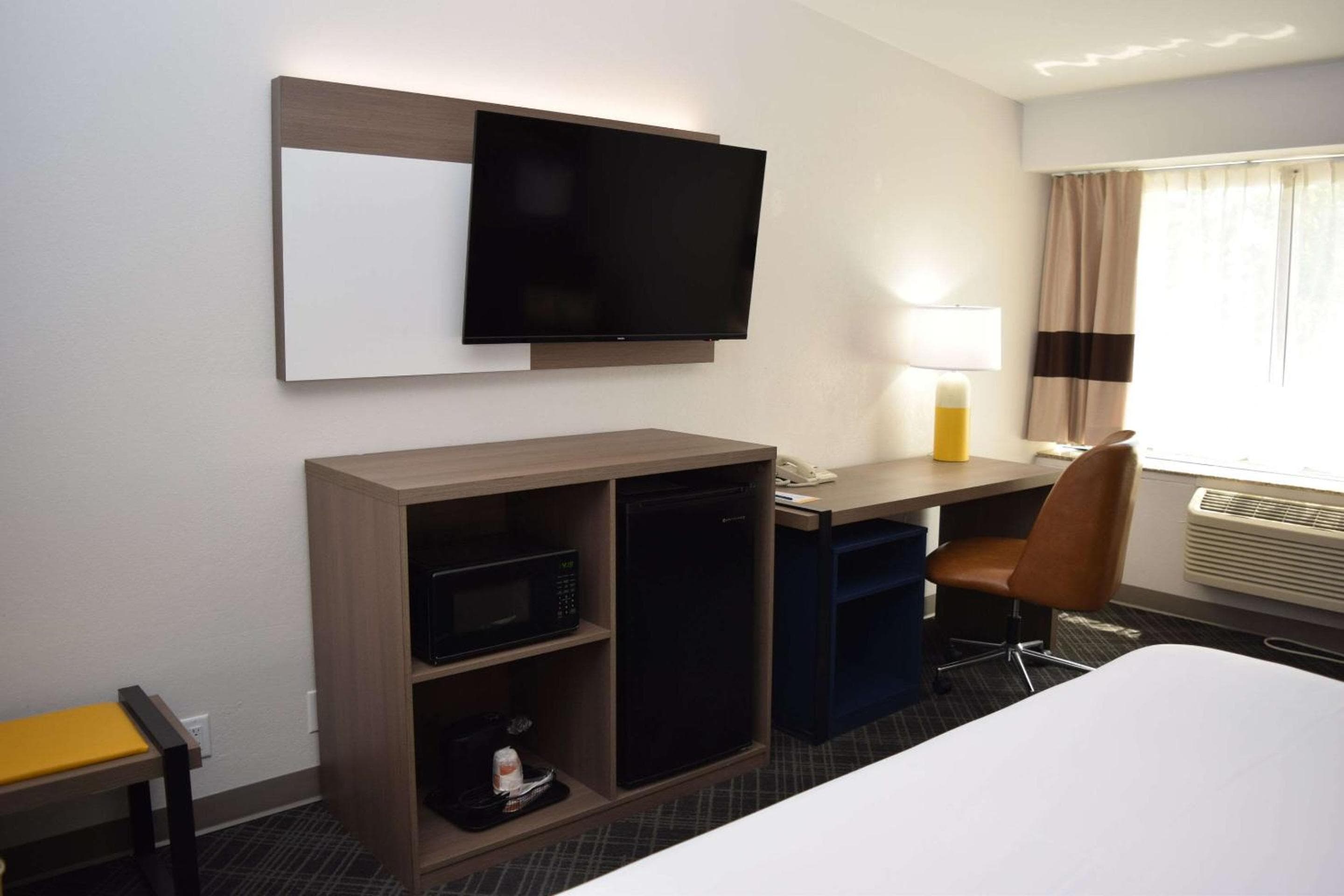 Comfort Inn & Suites Syracuse-Carrier Circle