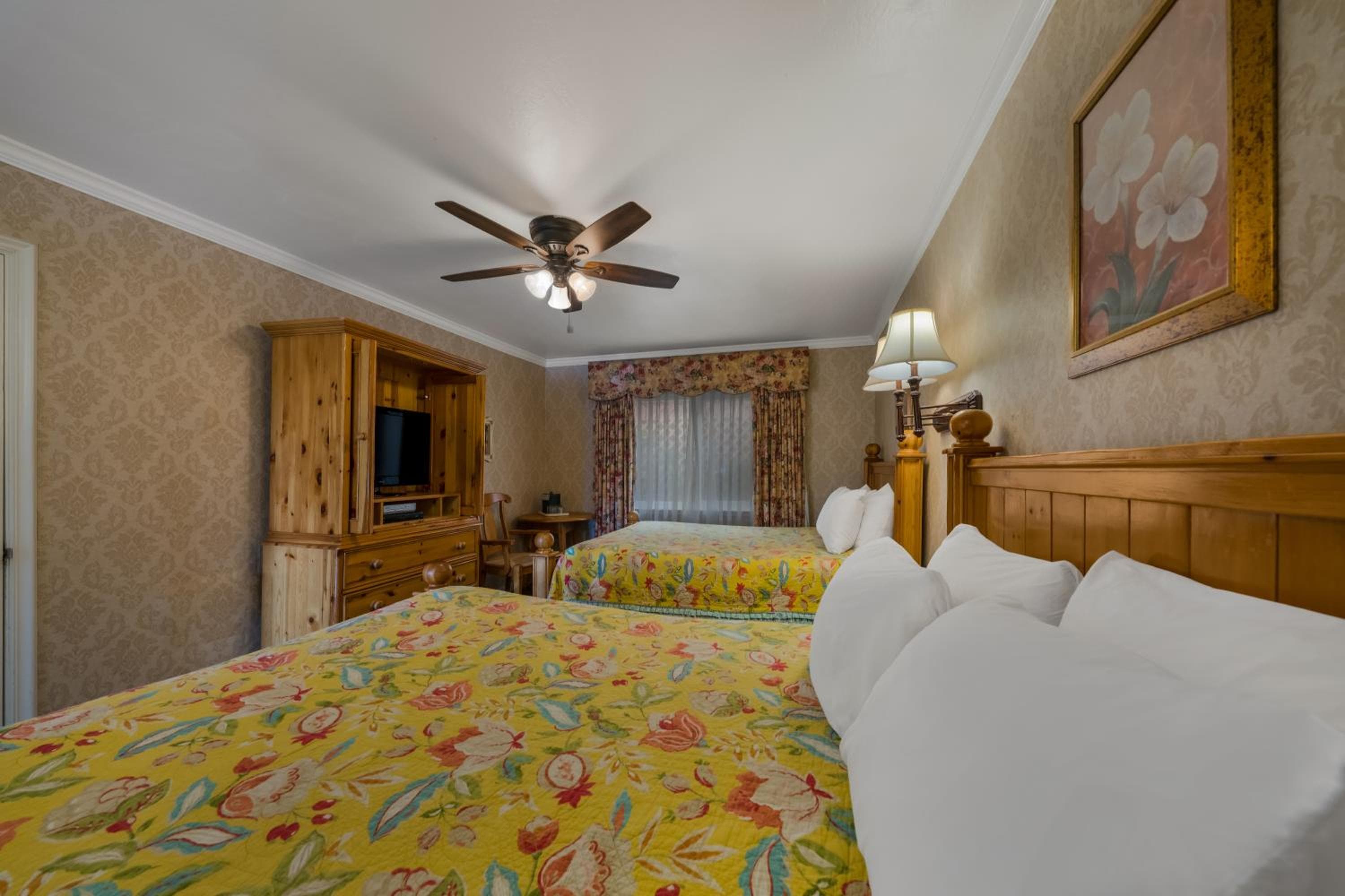 Carmel Inn & Suites