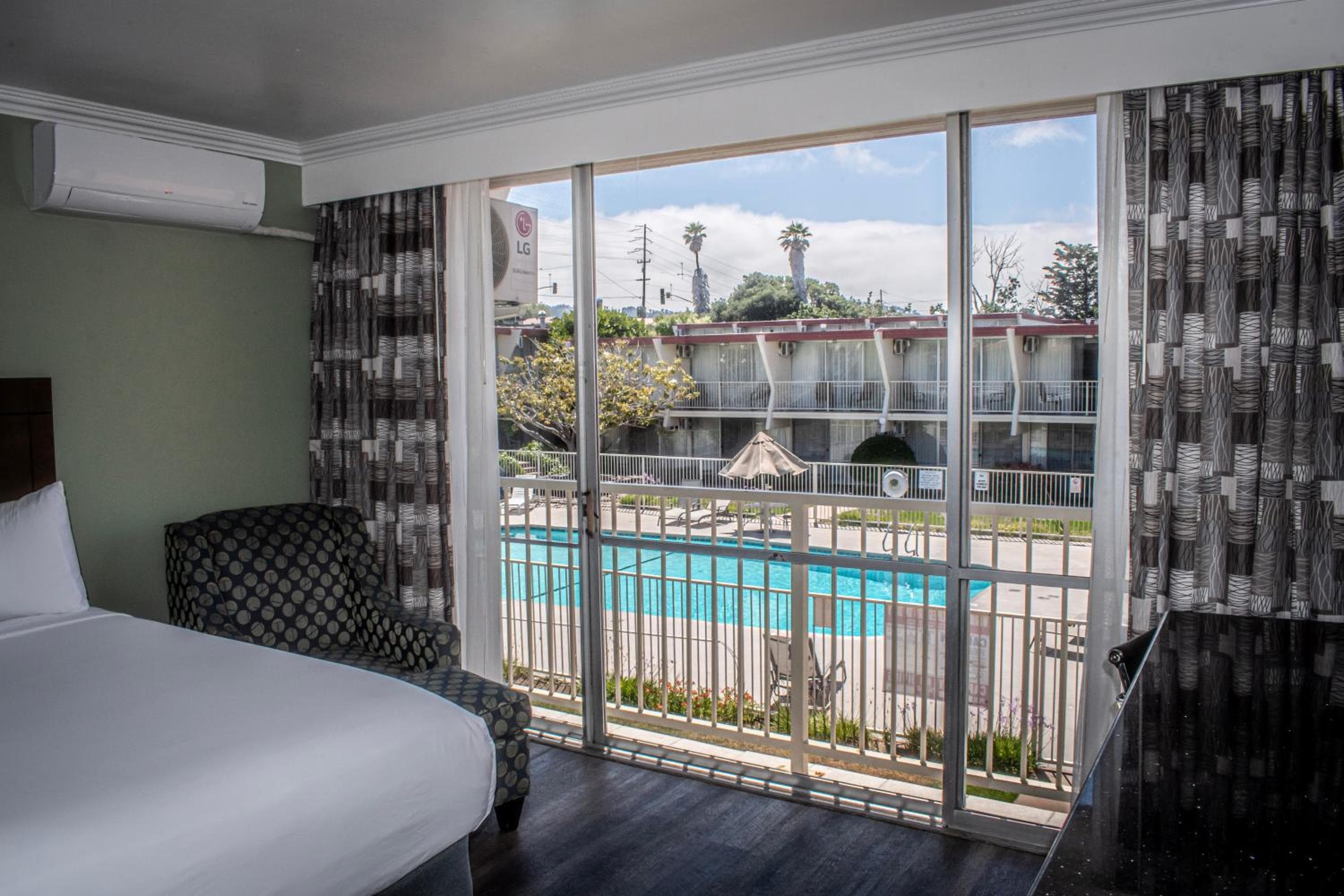 Travelodge by Wyndham Monterey Bay