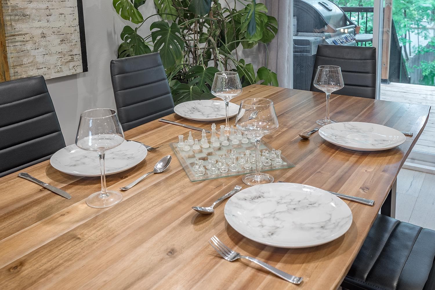 FREE PARKING PRIME LOCATION NEW MODERN CONDO
