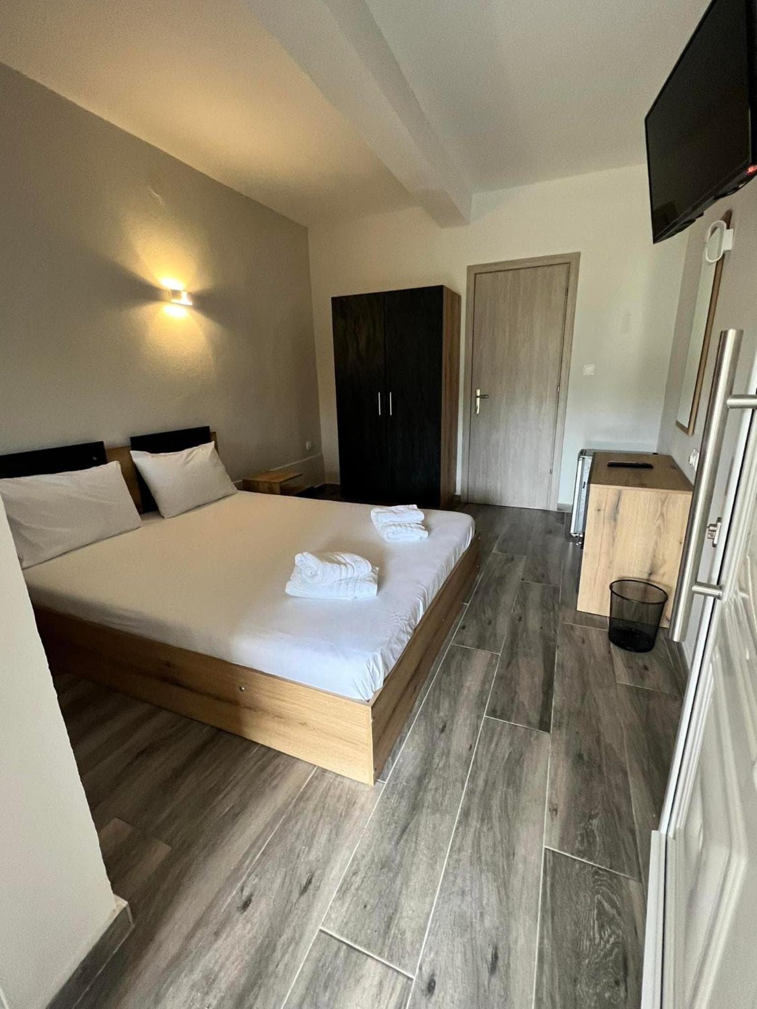 Medusa Rooms Kallithea by Lumen