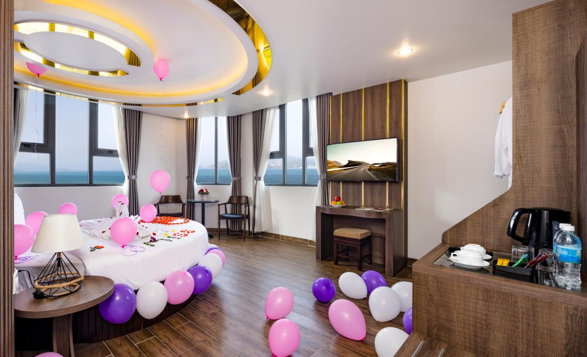 Azura Gold Hotel & Apartment
