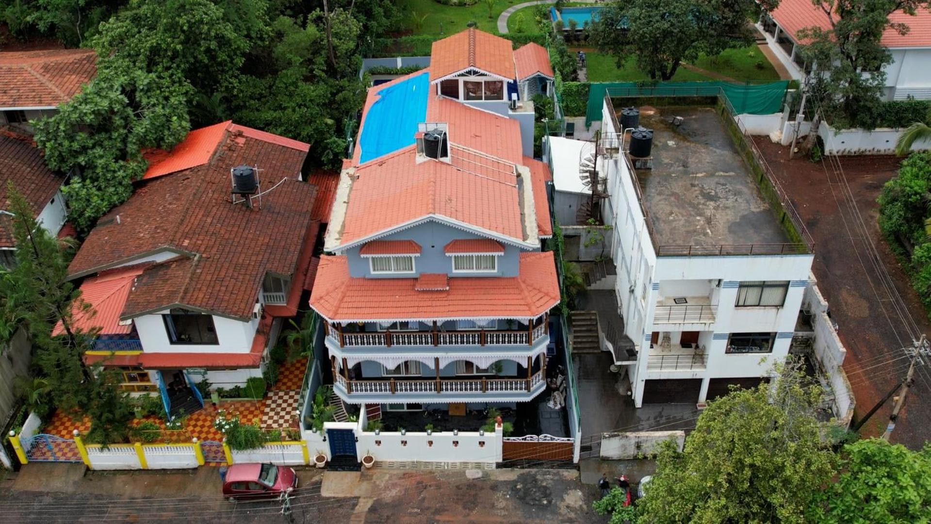 ELIVAAS Signature 5 BHK with Pvt Pool, Entertainment Room & Glass House - Bludoor