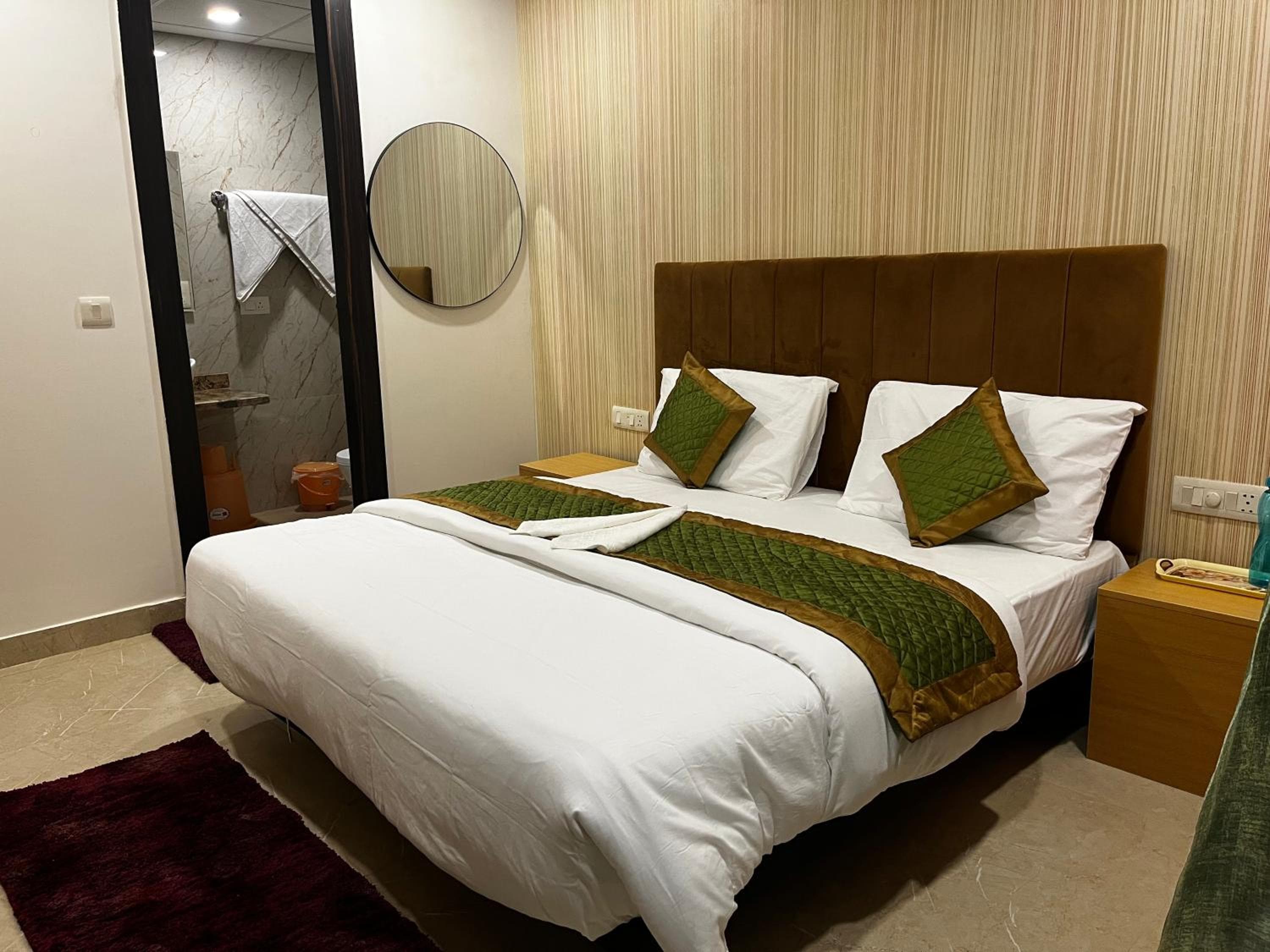Roomquet comfort inn