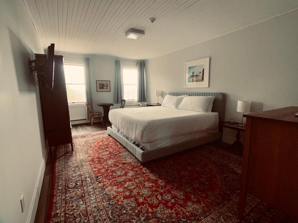 South Landing Inn