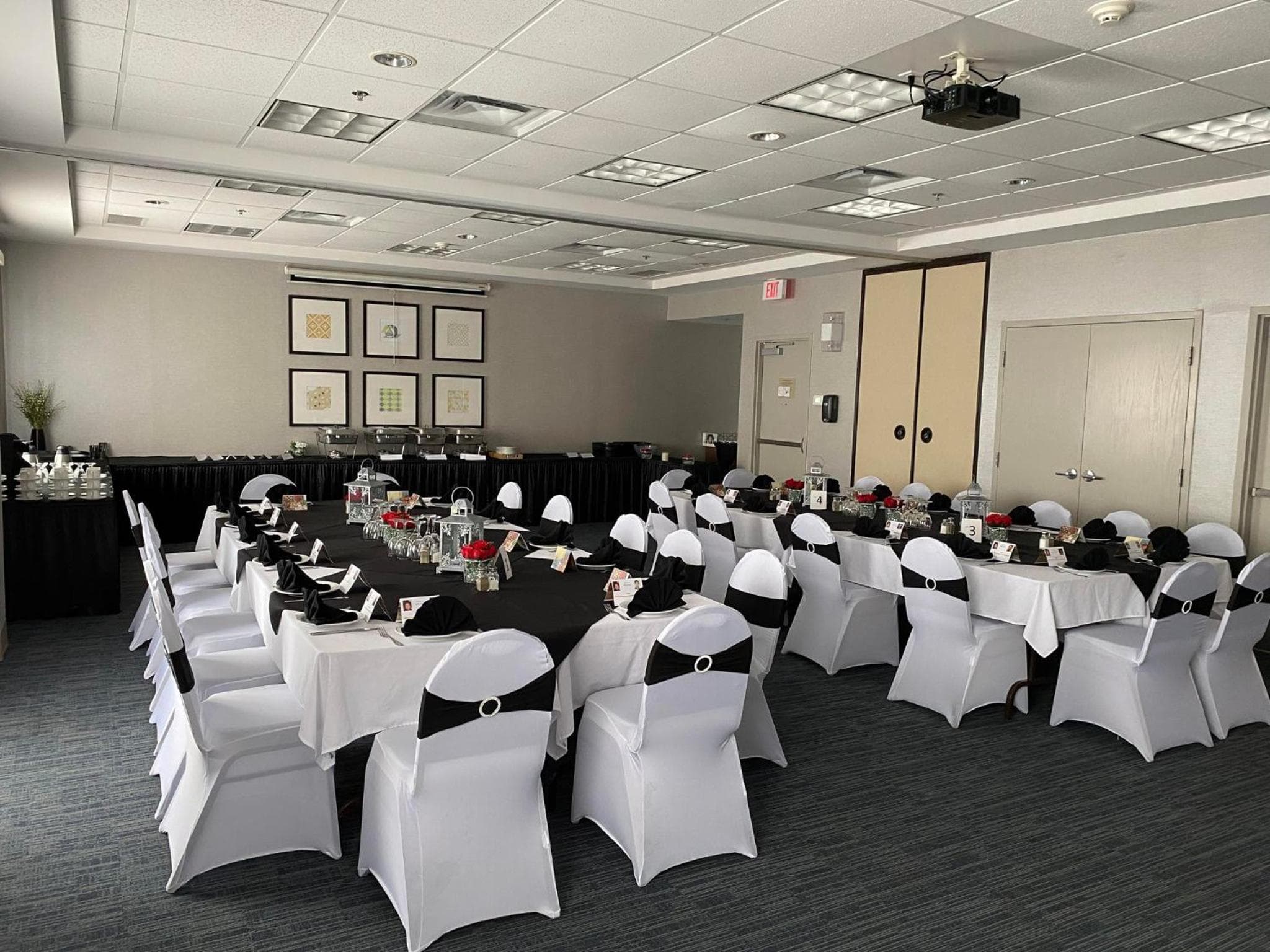 Holiday Inn Express & Suites - Belleville by IHG