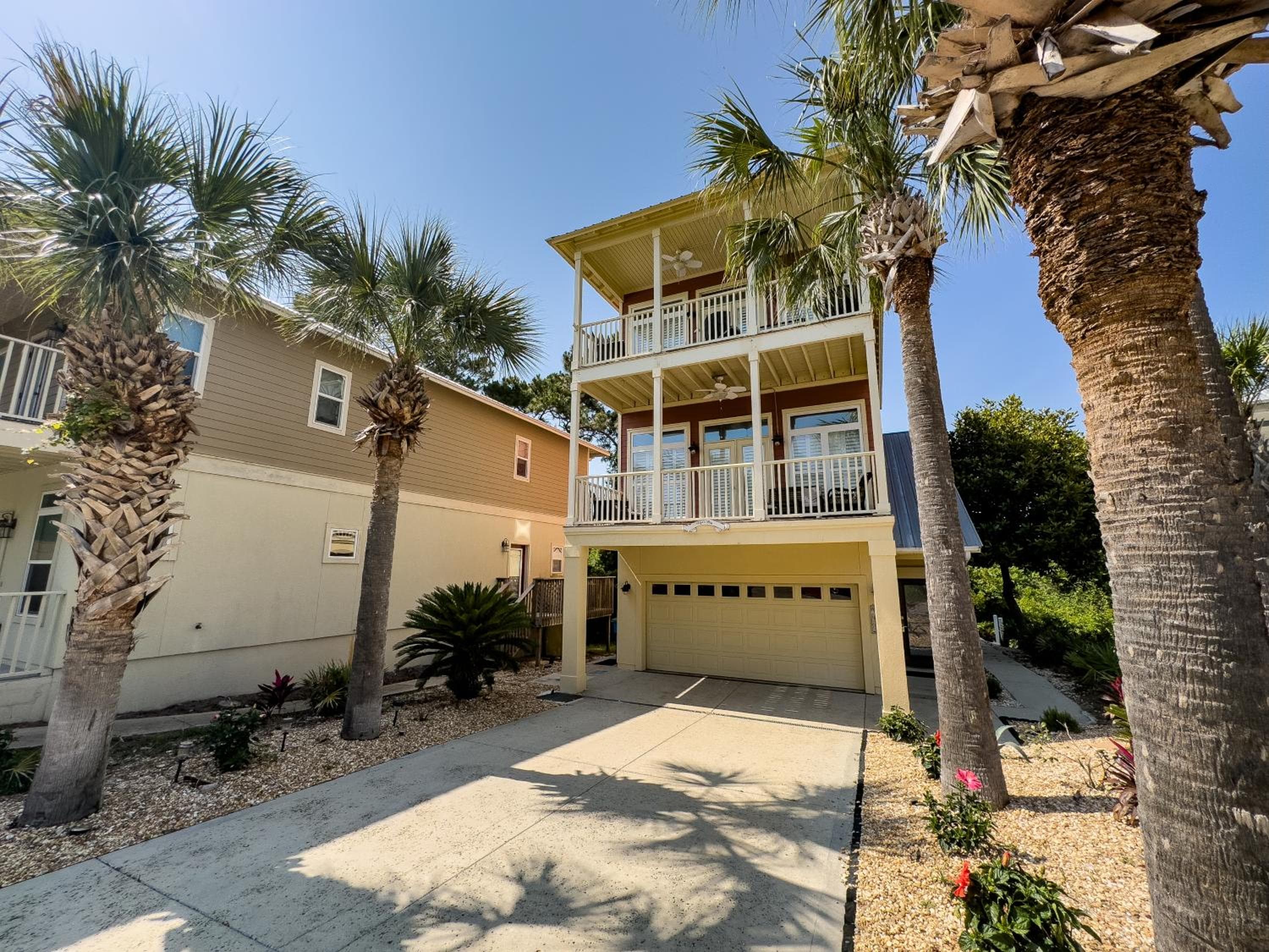 Algun Dia - Plush Family-Friendly Home - A Block from Beach