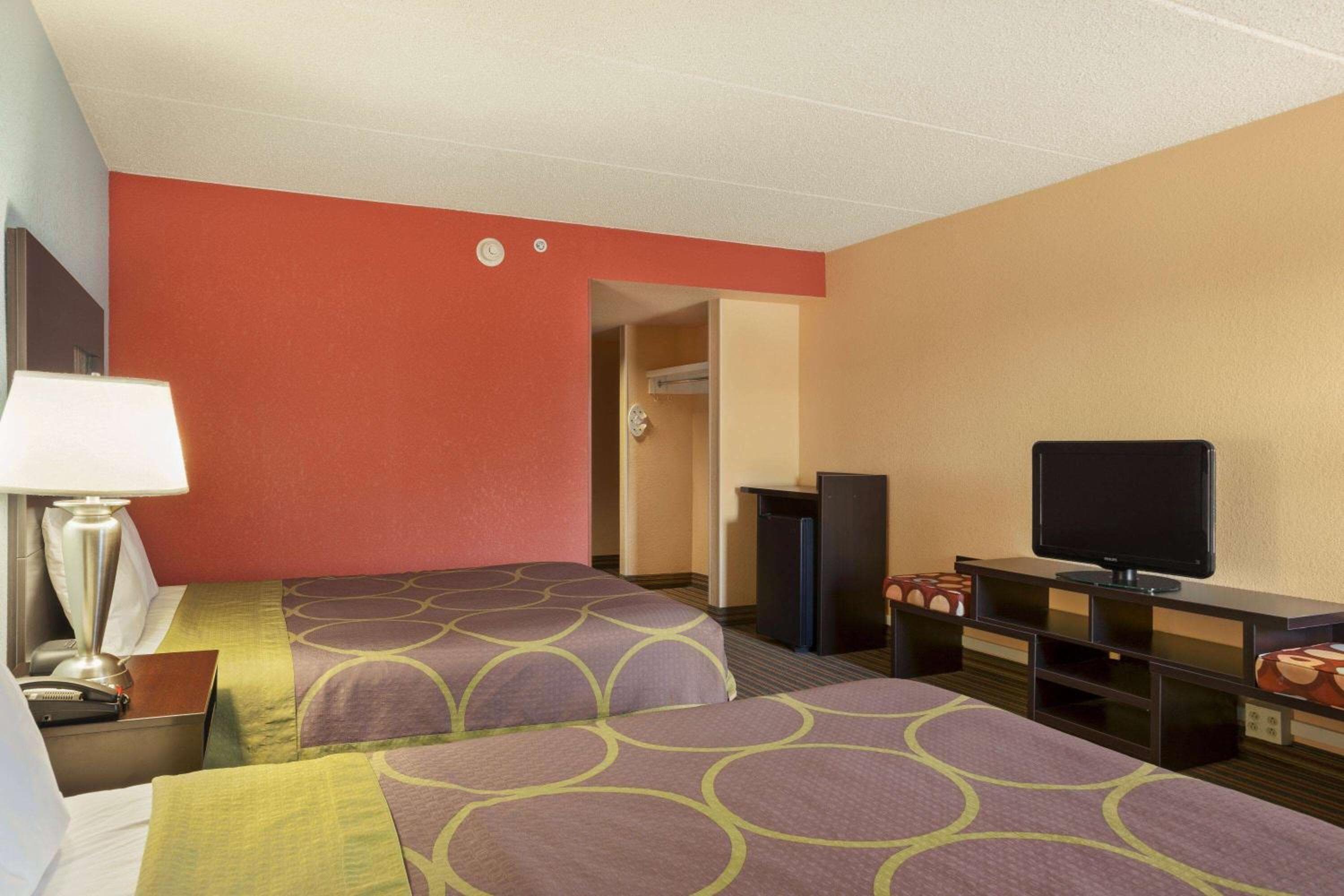 Super 8 by Wyndham Mount Laurel