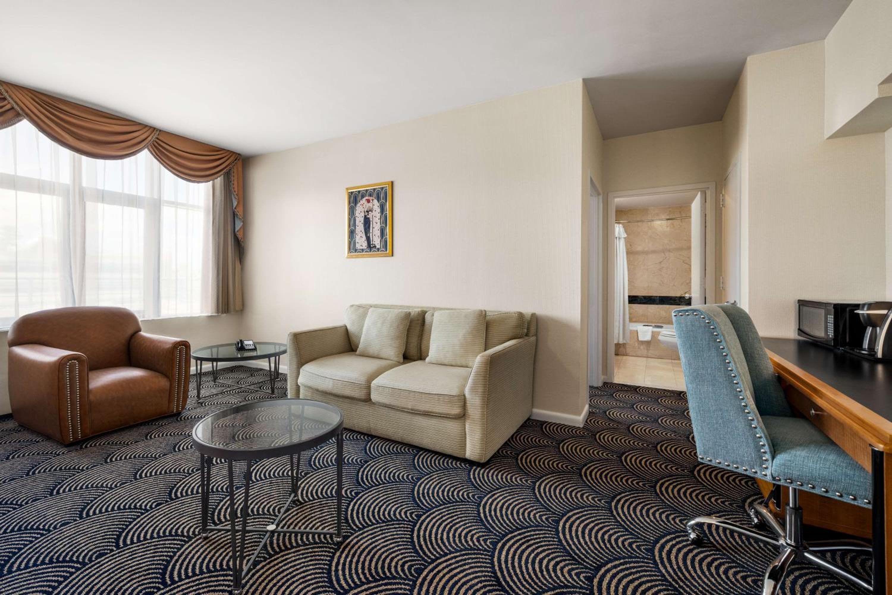 Inn at Great Neck, WorldHotels Crafted