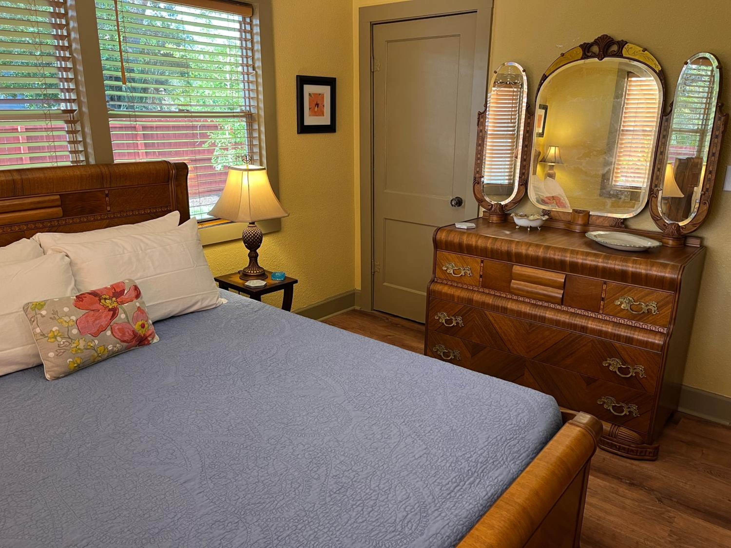 Altamont Park Entire Bungalow Super Rate New Listing