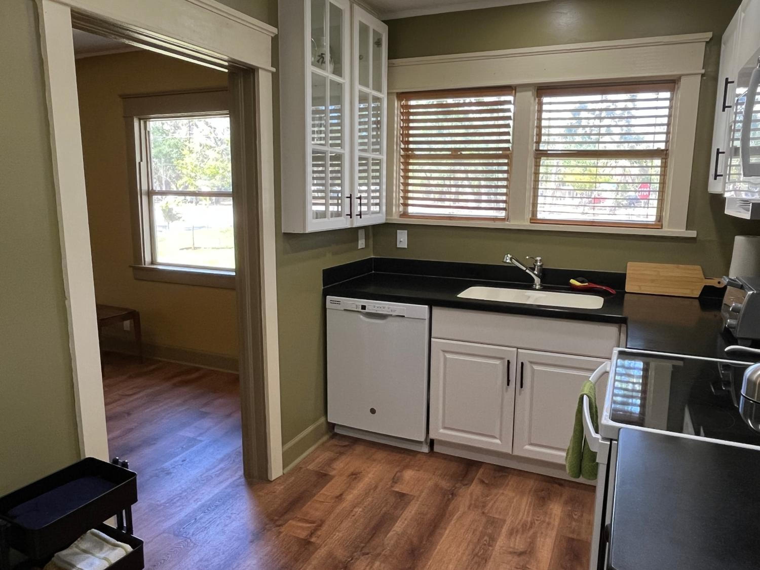 Altamont Park Entire Bungalow Super Rate New Listing