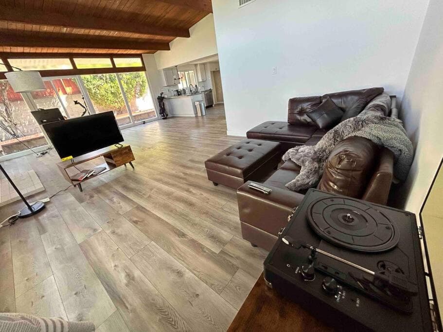 Newly Remodeled 1500sqft Family House City Center