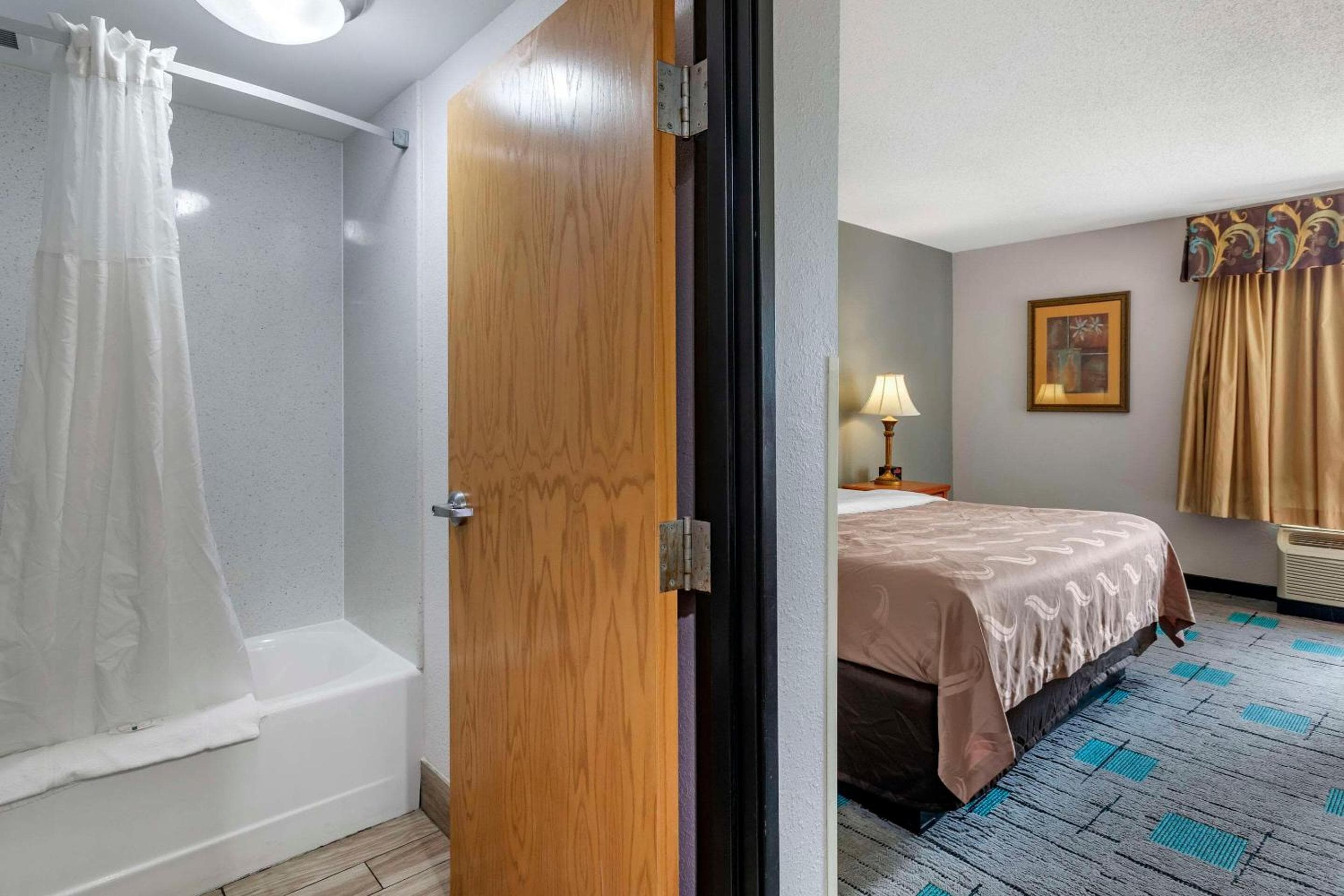 Quality Inn & Suites Chattanooga West near Lookout Mountain