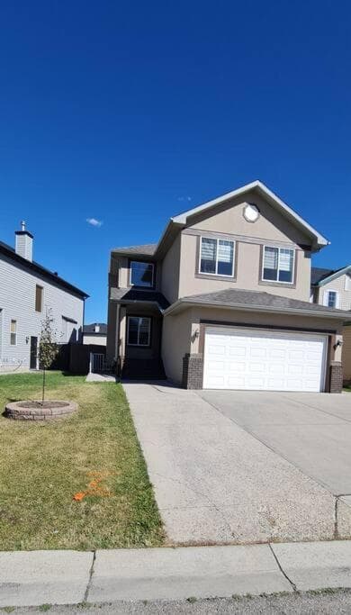 Spacious comfortable Air-Conditioned. Near airport!