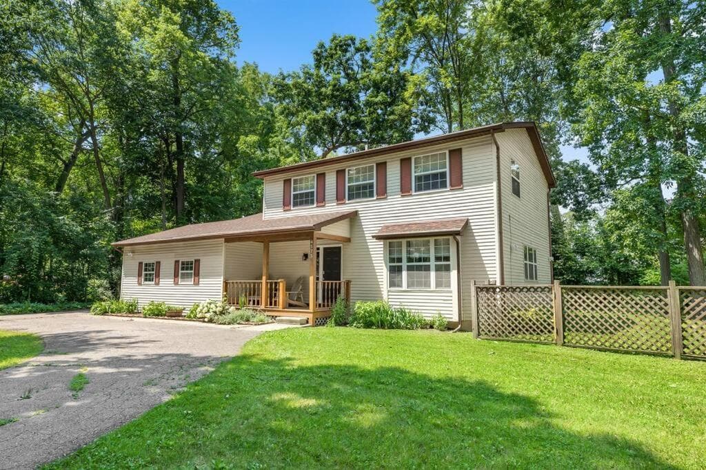Modern 3BR 2BA Family Home in Commerce Township