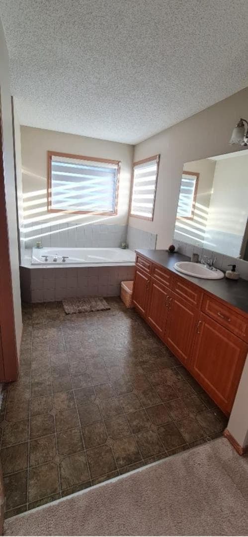 Spacious comfortable Air-Conditioned. Near airport!