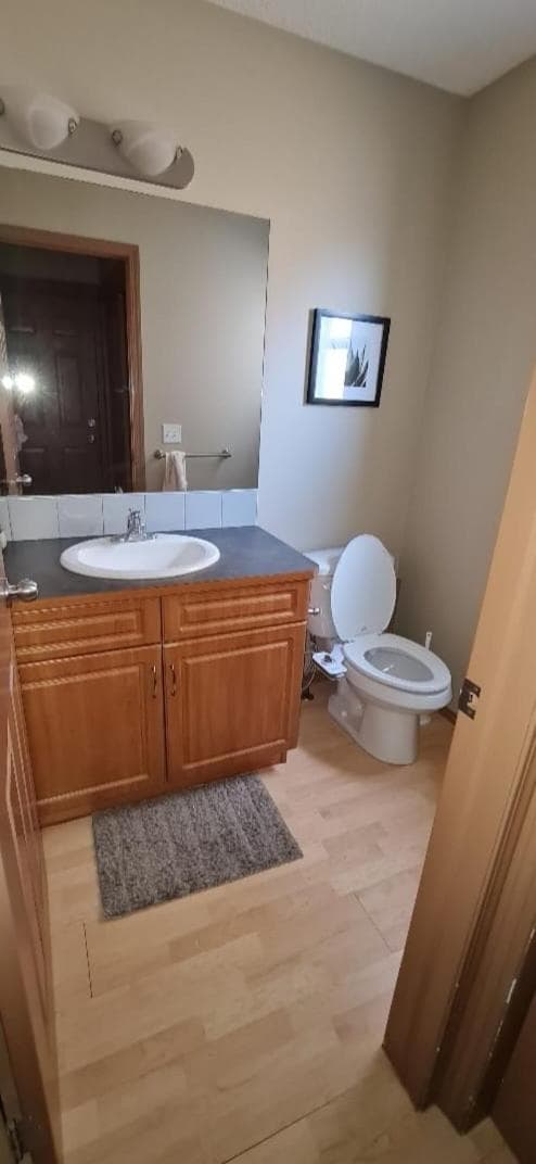 Spacious comfortable Air-Conditioned. Near airport!