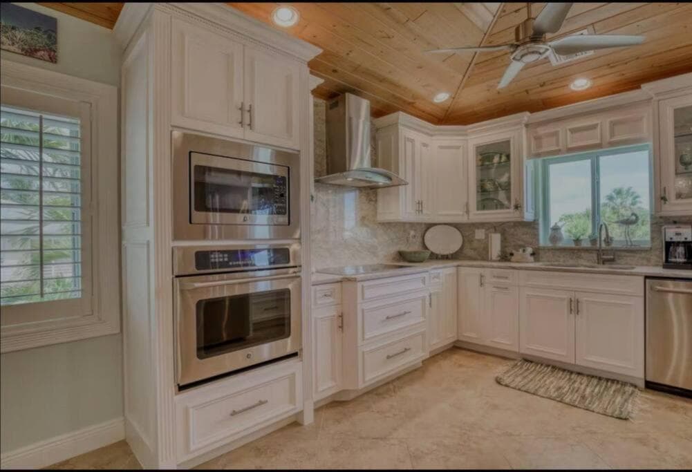 Salty Slumber Relaxing 2 bedroom 2 bath Get Away in the Lower Keys
