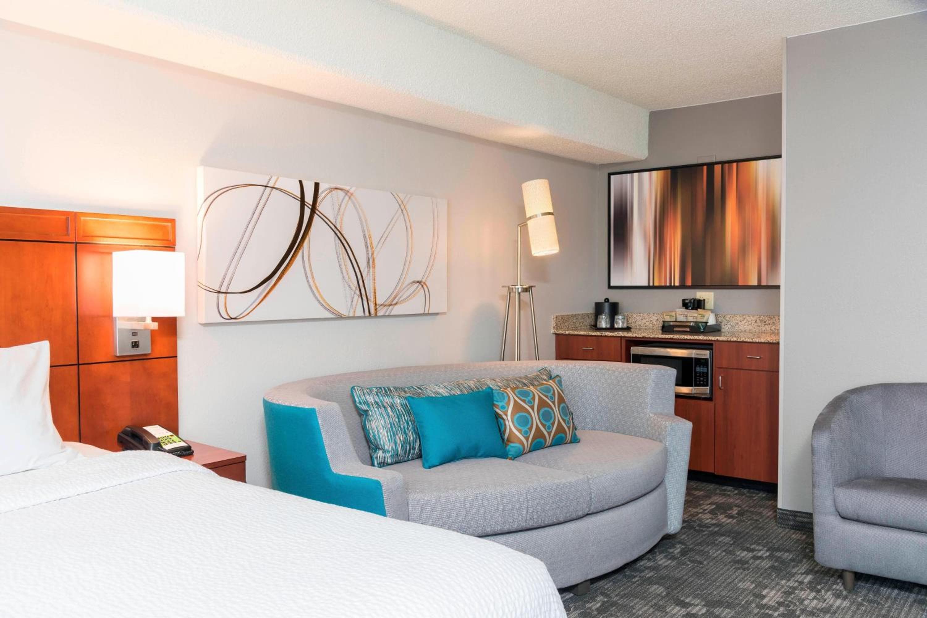 Courtyard by Marriott Louisville Downtown