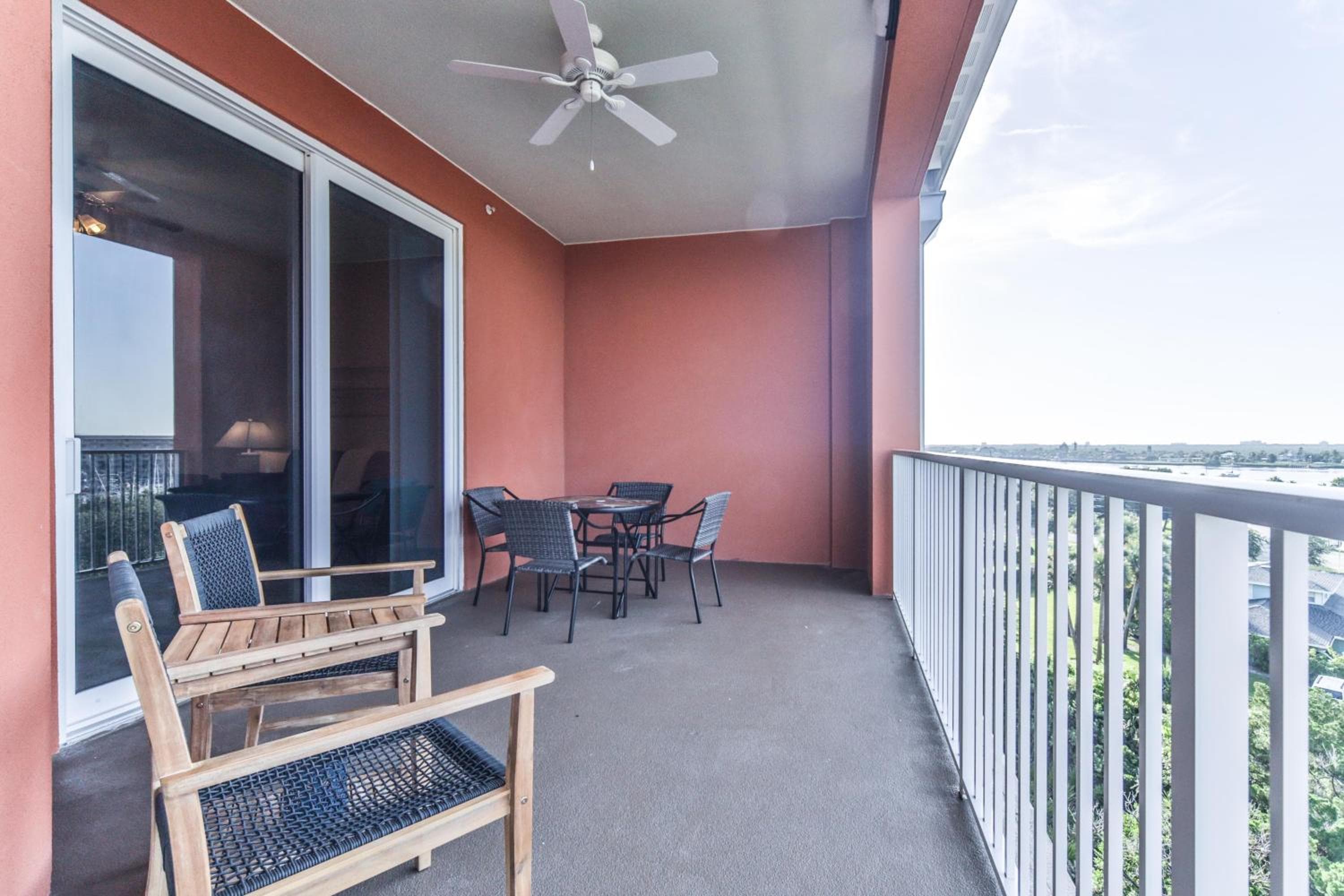 Riverwalk Penthouse With Riverviews