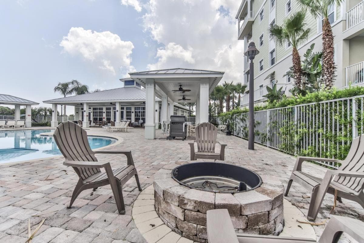 Riverwalk Penthouse With Riverviews