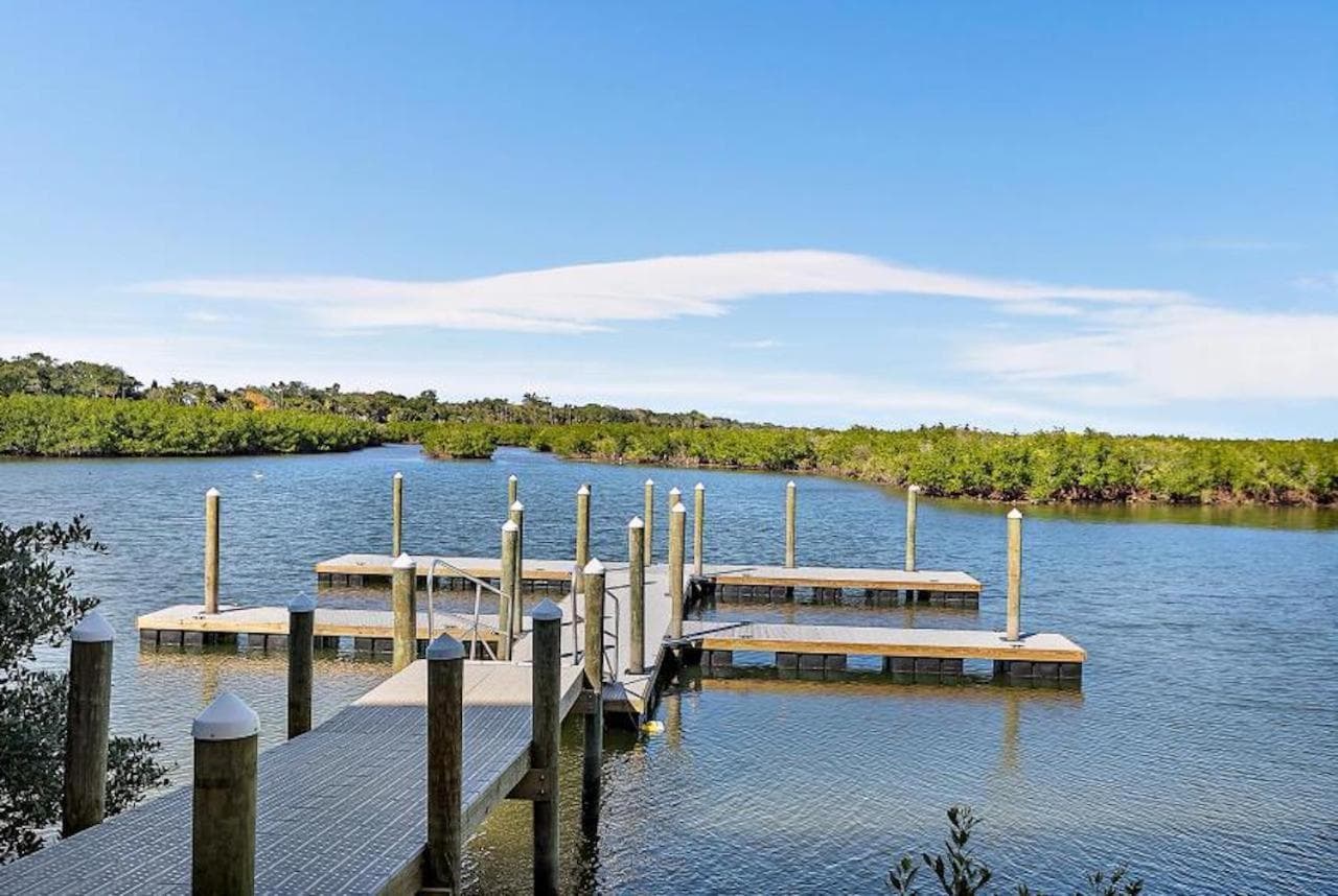 Riverwalk Condo - Large 22 And Brand New!