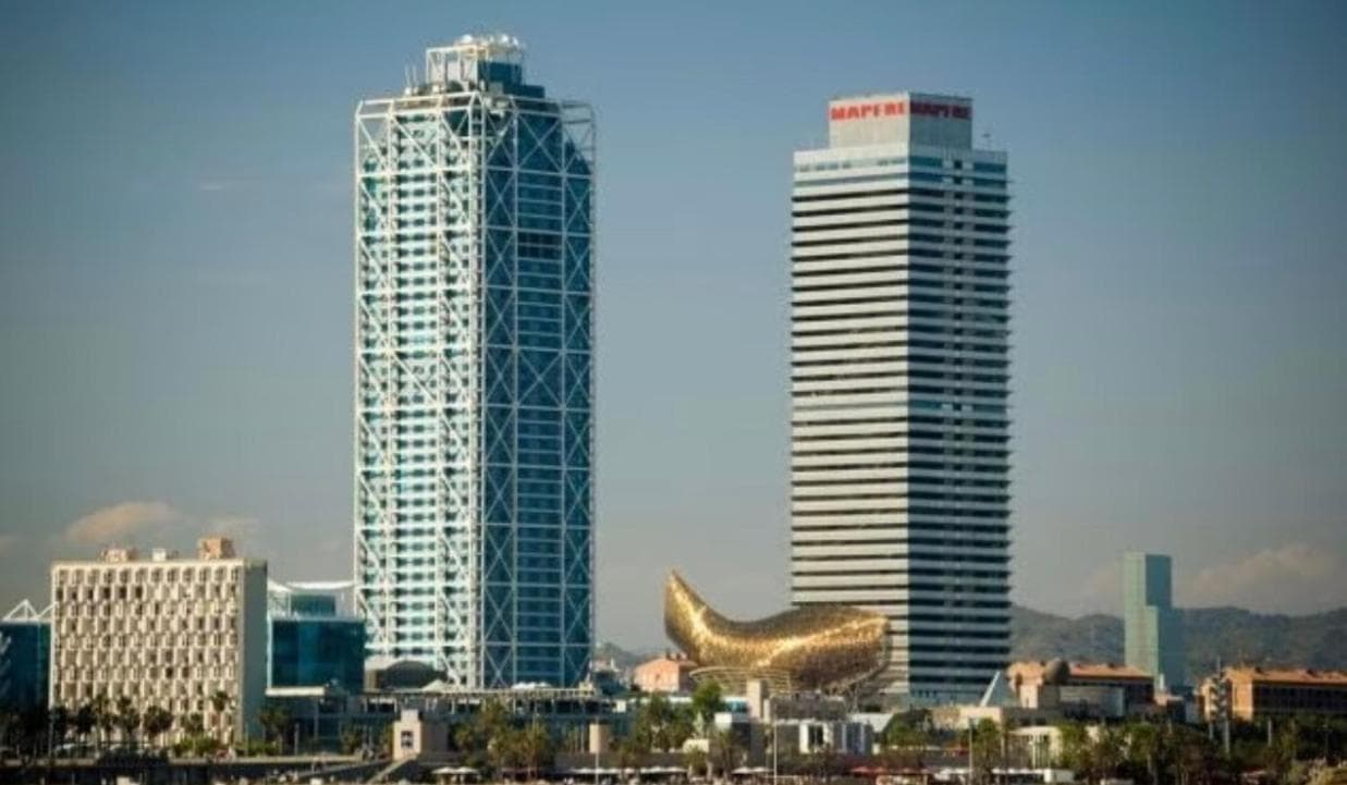 Villa Oasis entre Viñedos cerca de Barcelona con A A y piscina climatizada