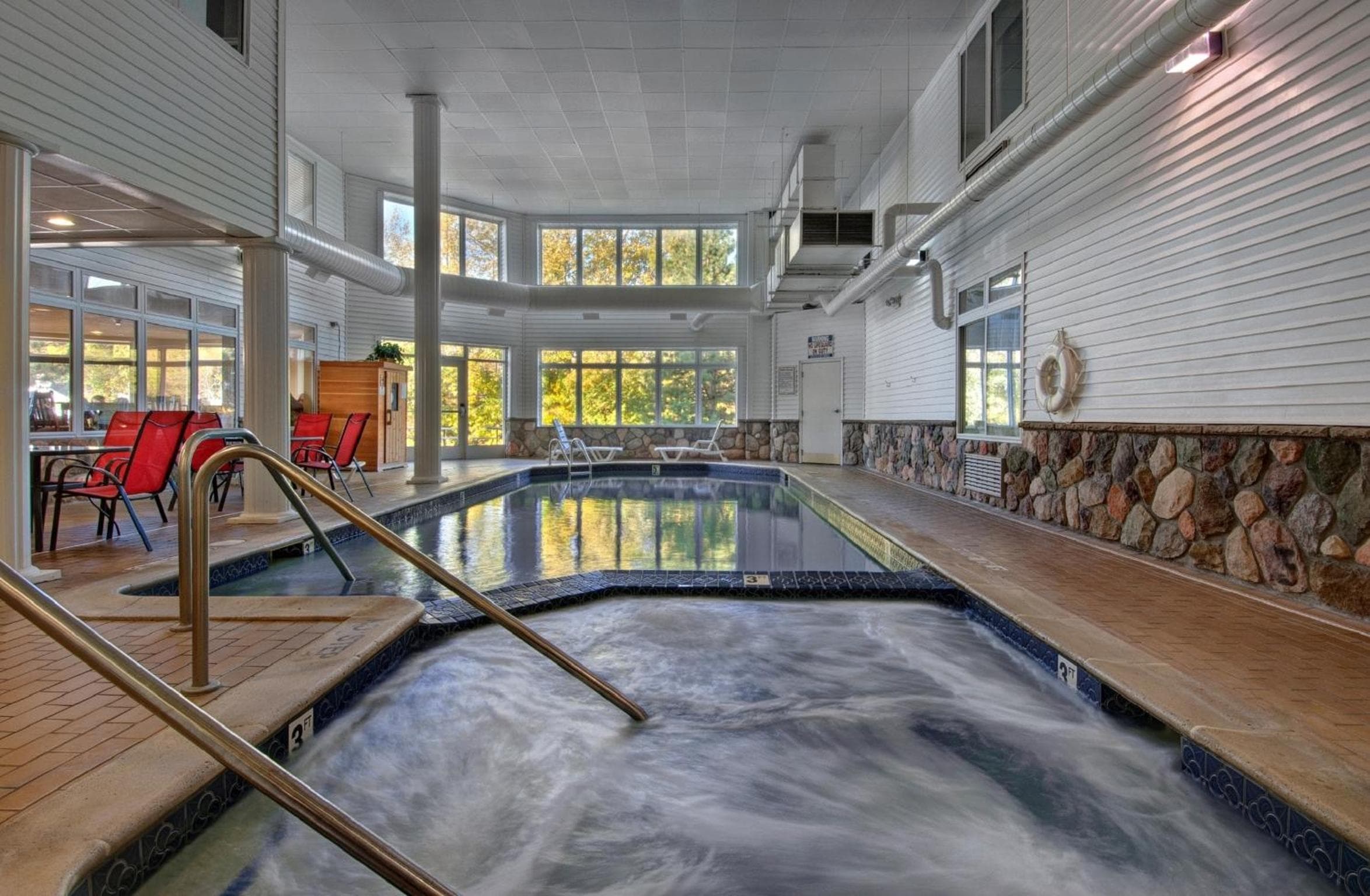 Cherry Tree Inn & Suites