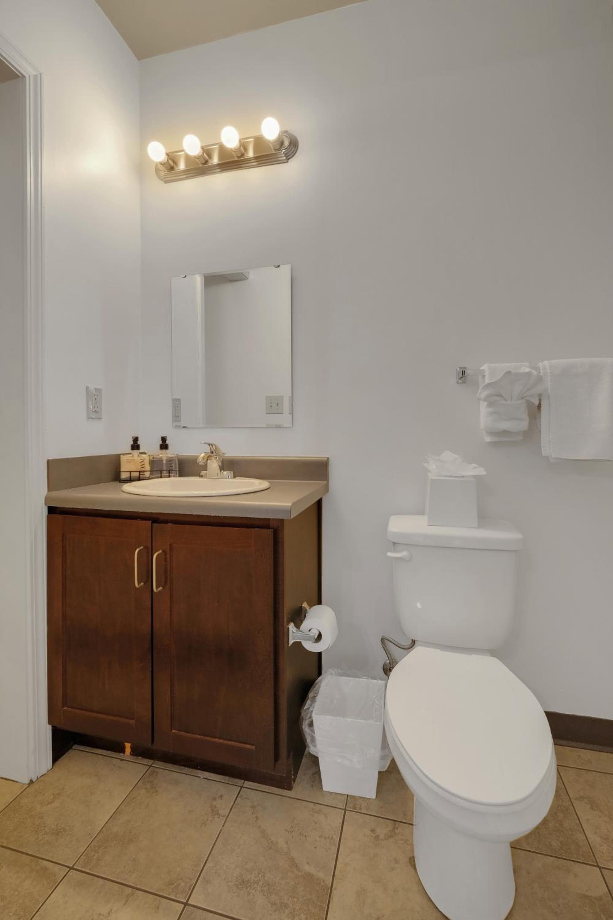 2br Apartment With King Beds, Historic Charm
