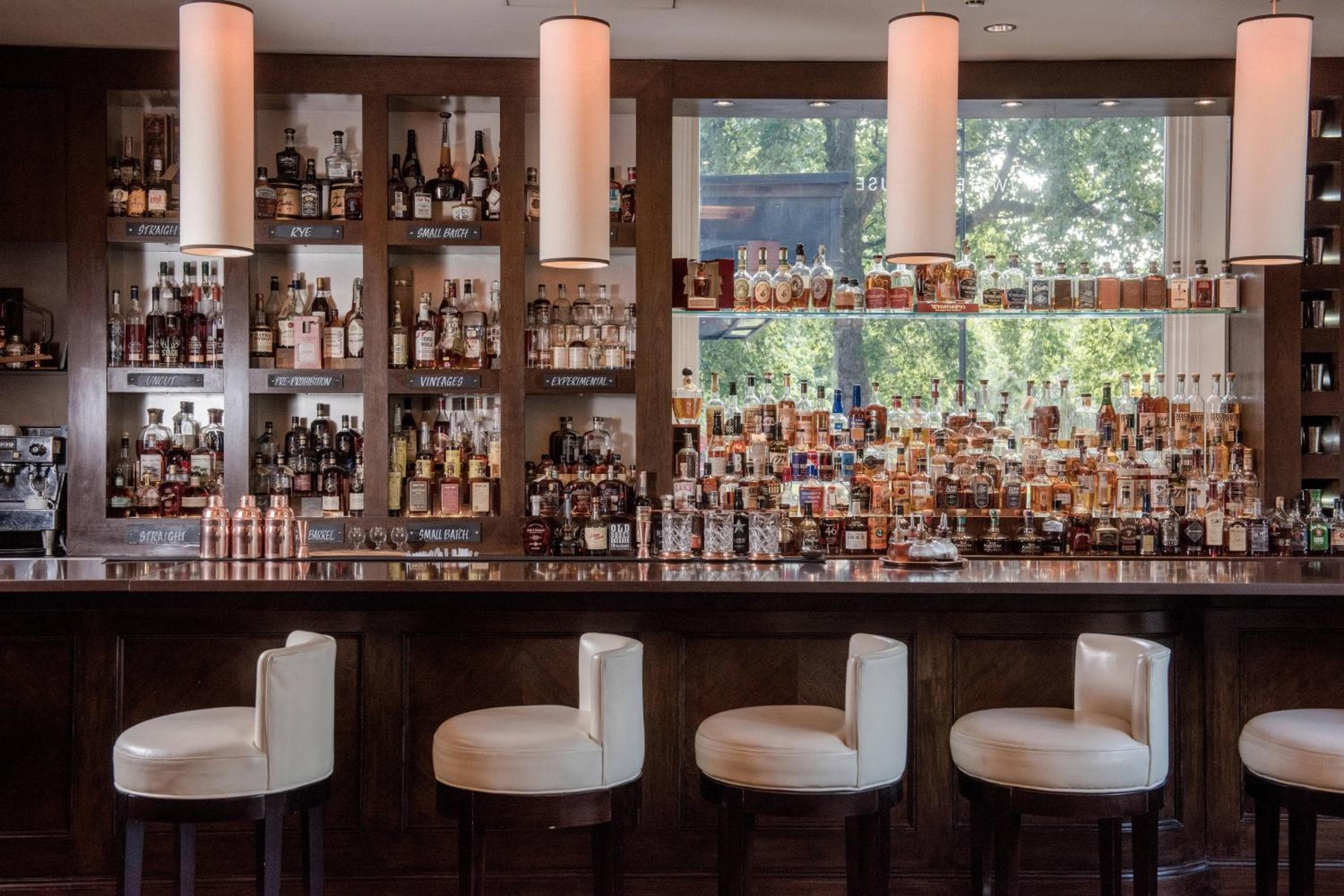 bar